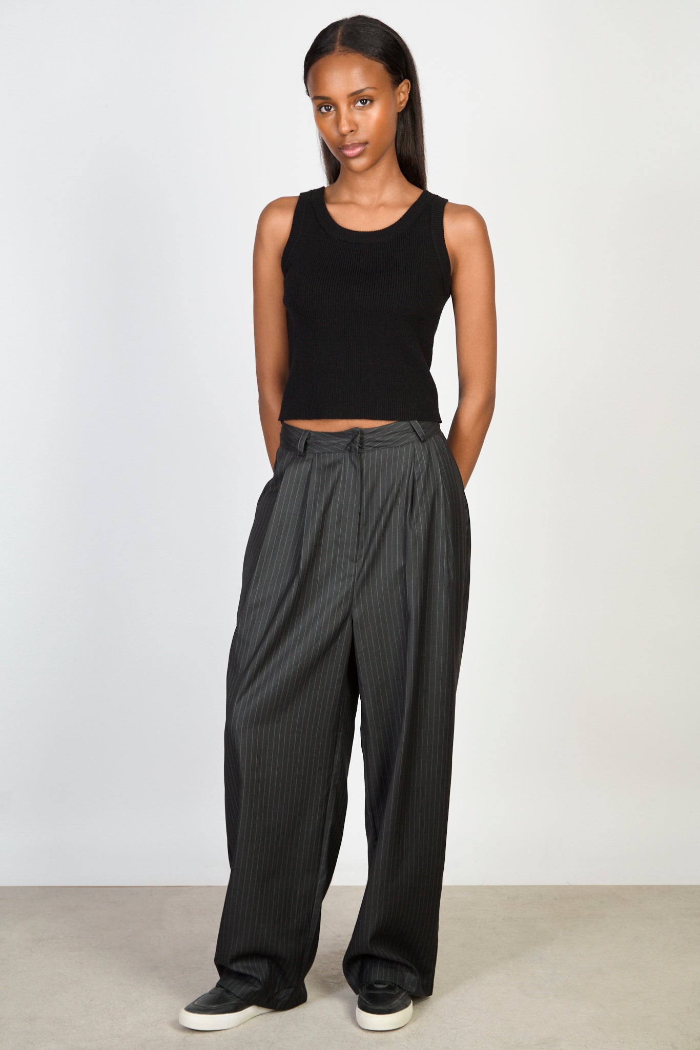 Black fitted knit tank_4