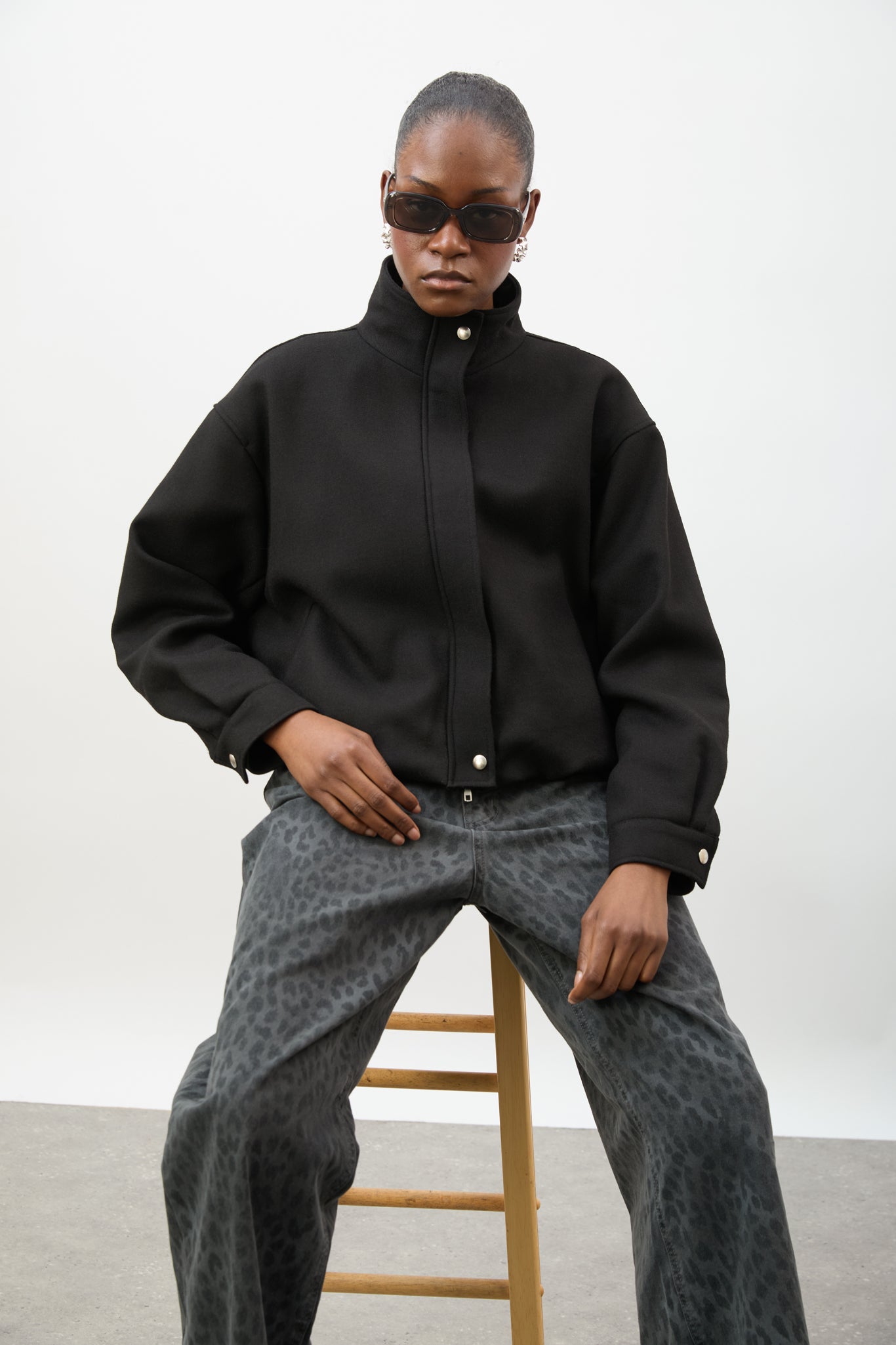 Black funnel collar jacket_5