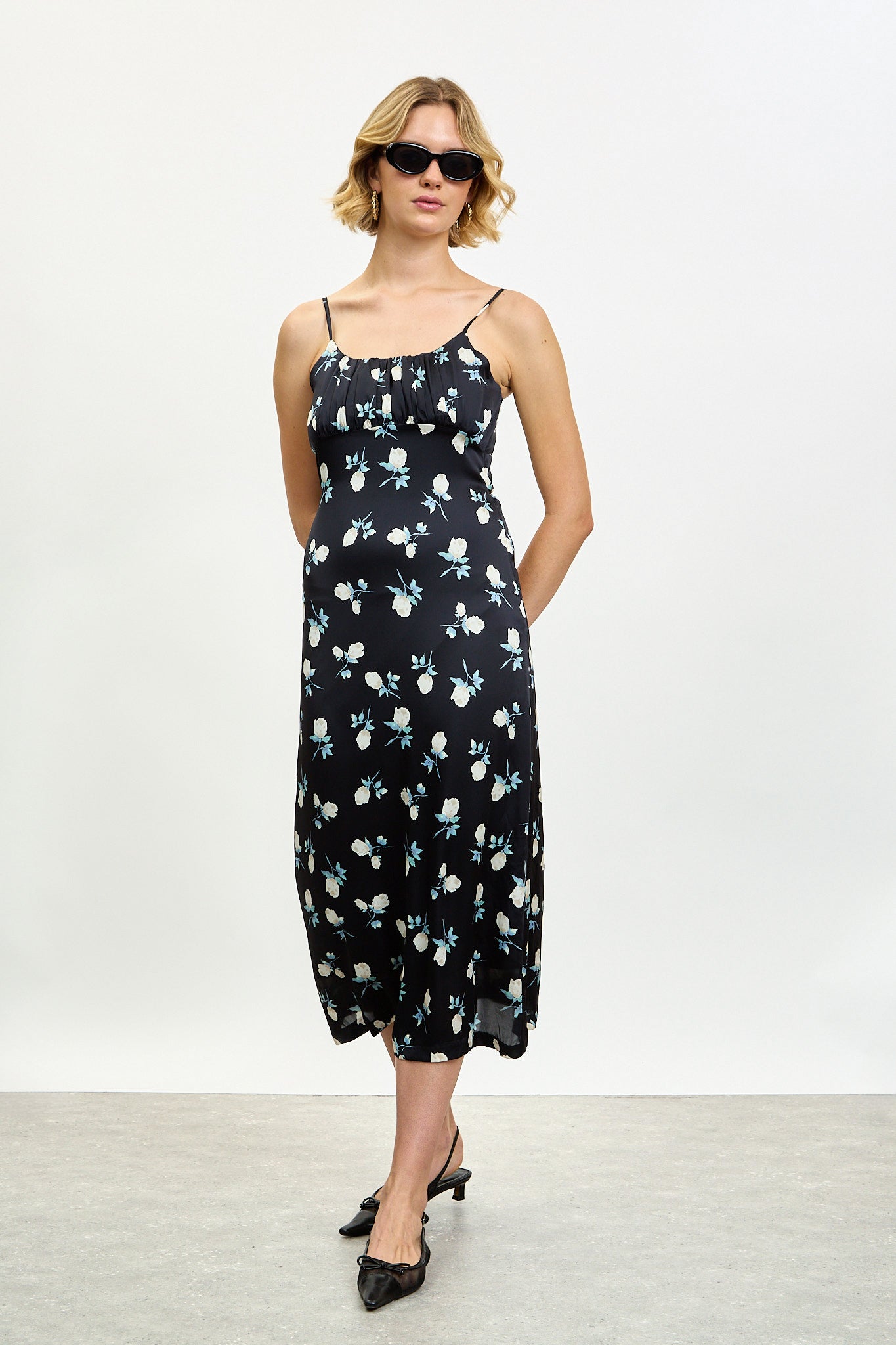Black large rose print ruched bust strappy dress_1