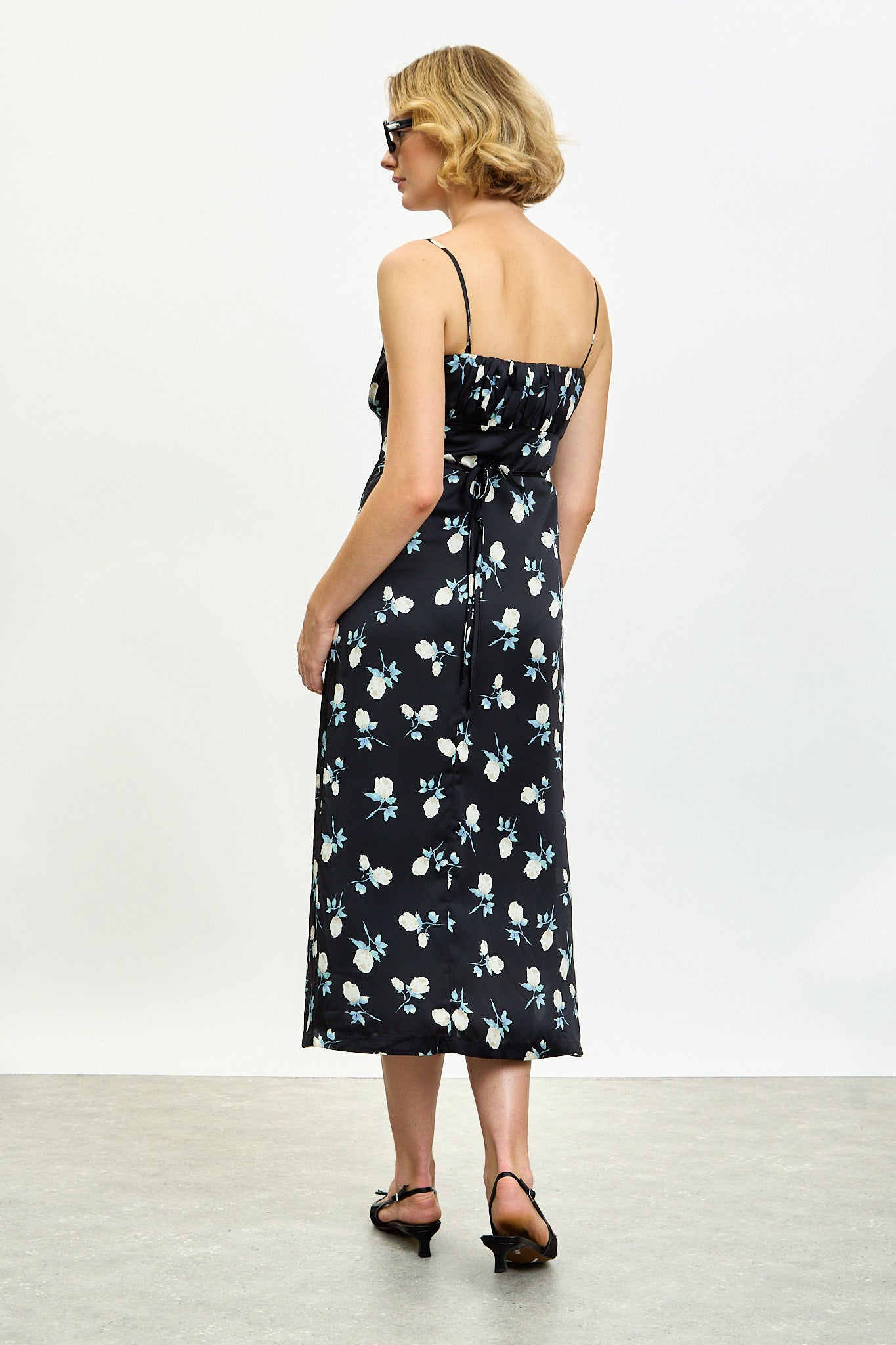 Black large rose print ruched bust strappy dress_2