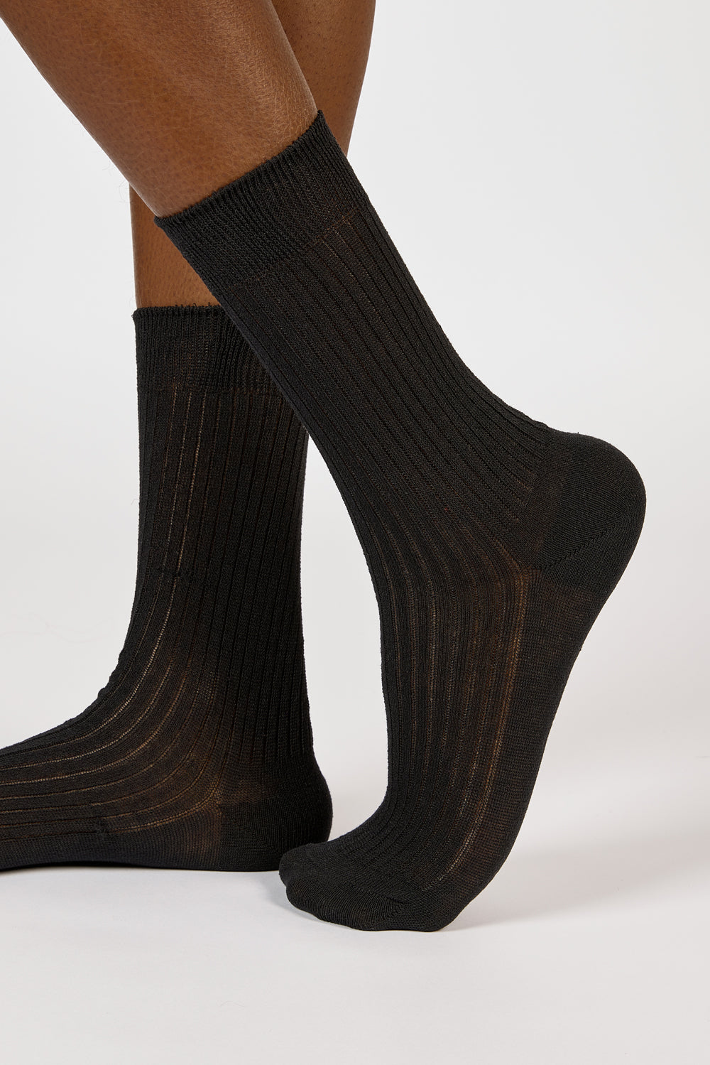 Black linen blend ribbed socks_3
