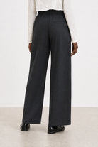 Black nylon blend smart balloon leg trousers_2