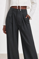 Black nylon blend smart balloon leg trousers_3