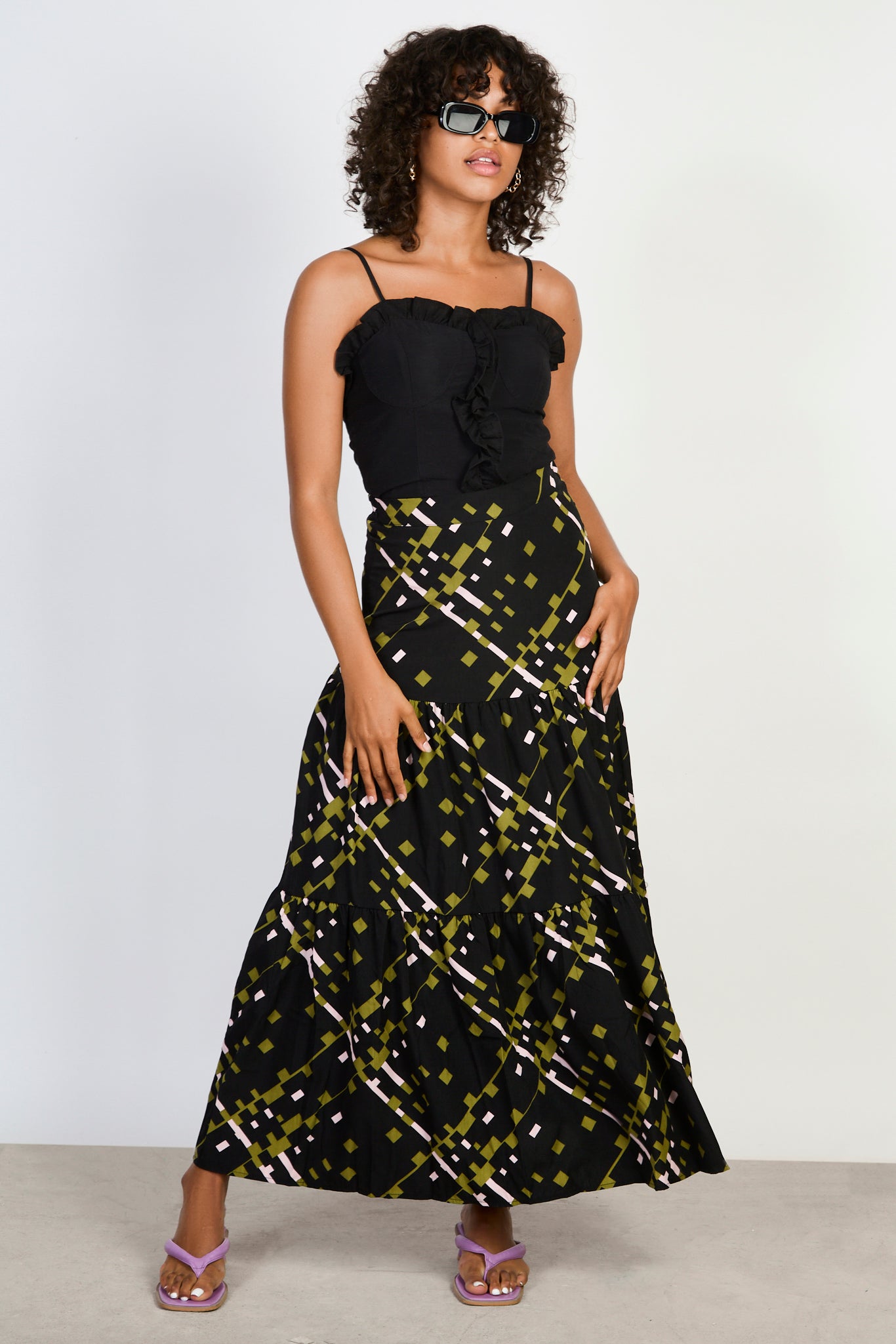 Black olive and pink graphic print tiered maxi skirt_4