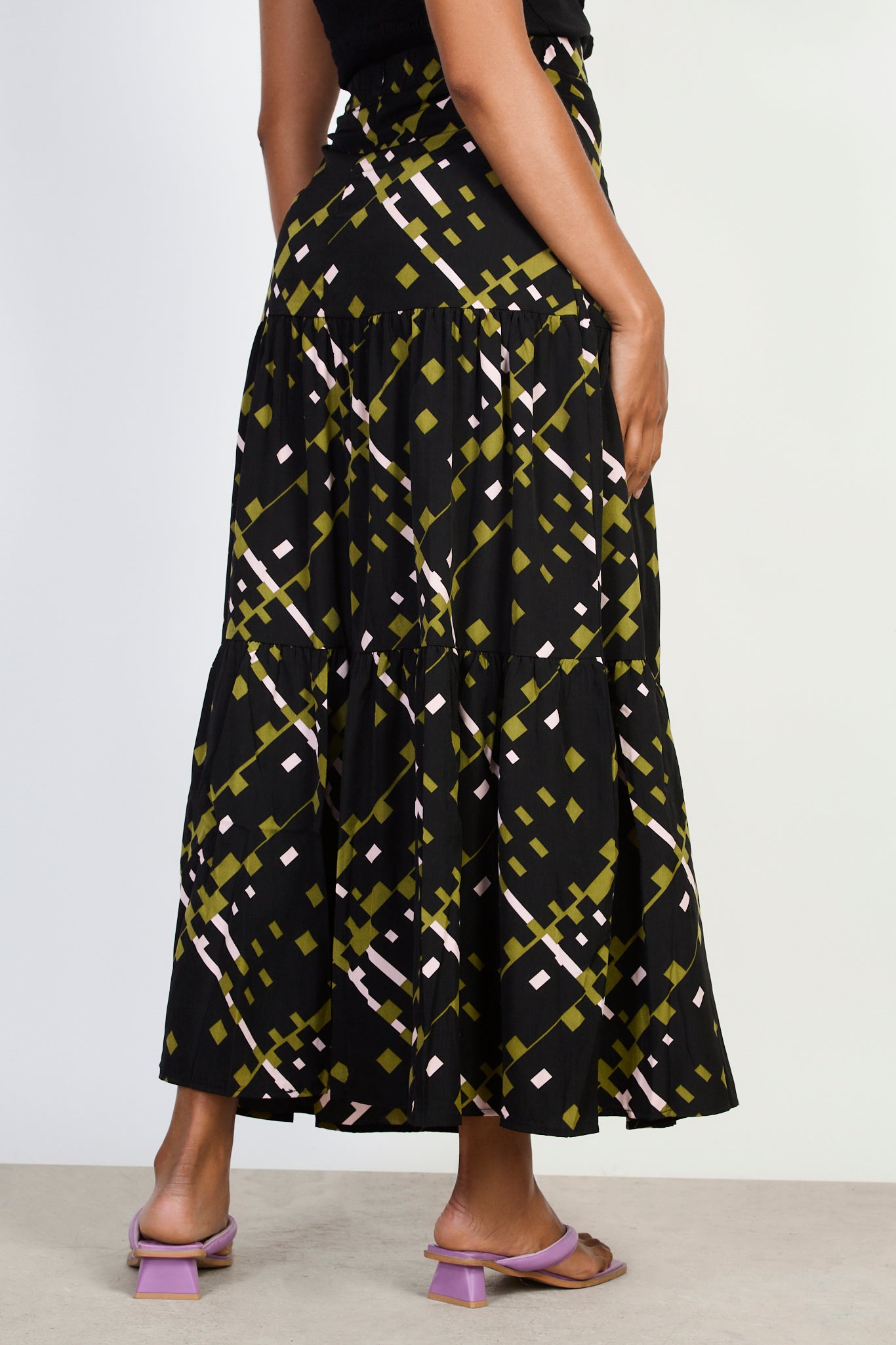 Black olive and pink graphic print tiered maxi skirt_2