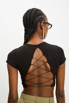 Black open cross back cropped tee_2