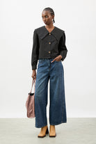 Black pointed giant collar shirt_4