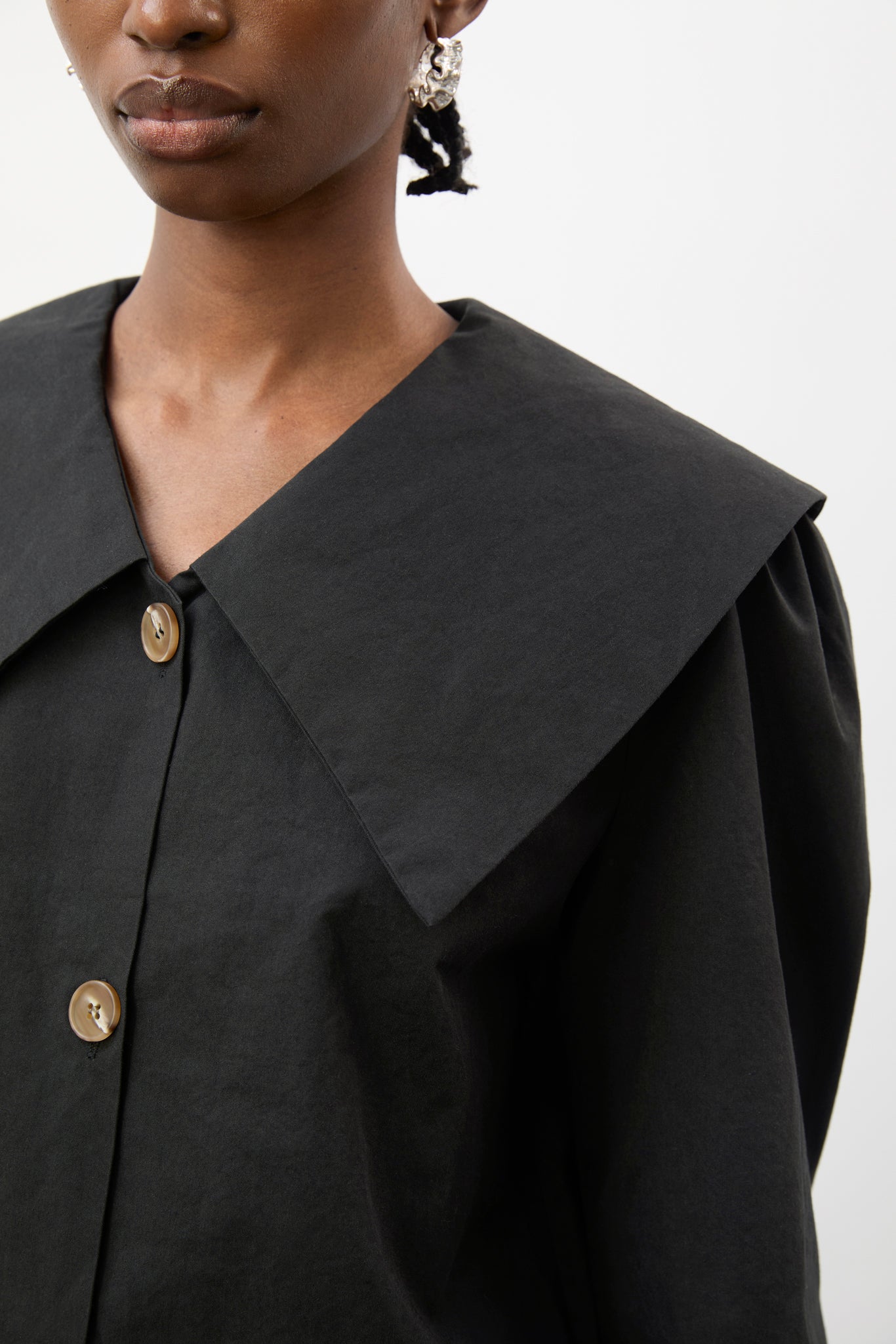 Black pointed giant collar shirt_3