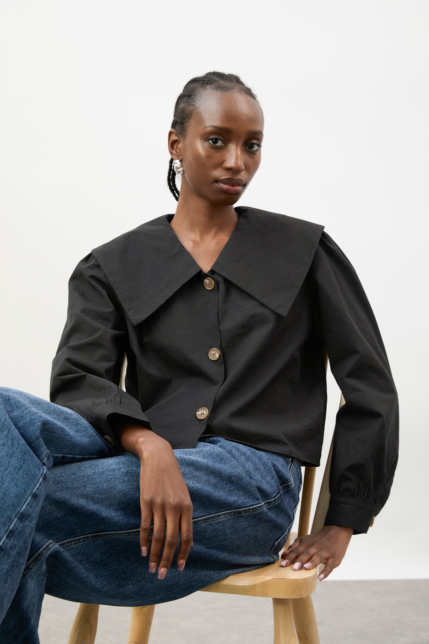 Black pointed giant collar shirt_5