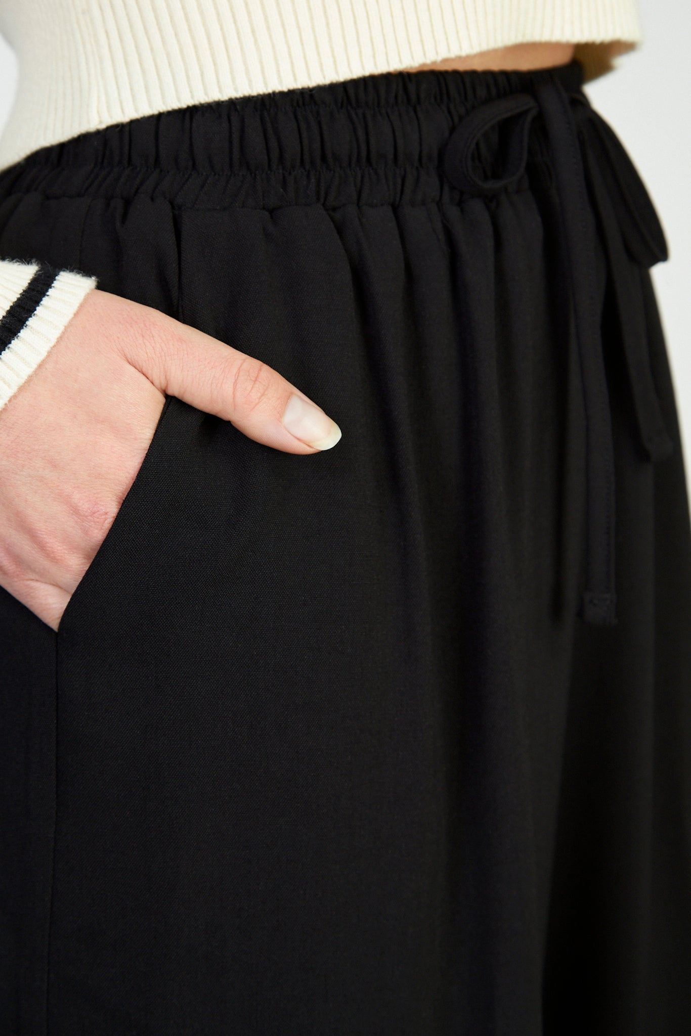 Black relaxed fit drawstring trousers_3