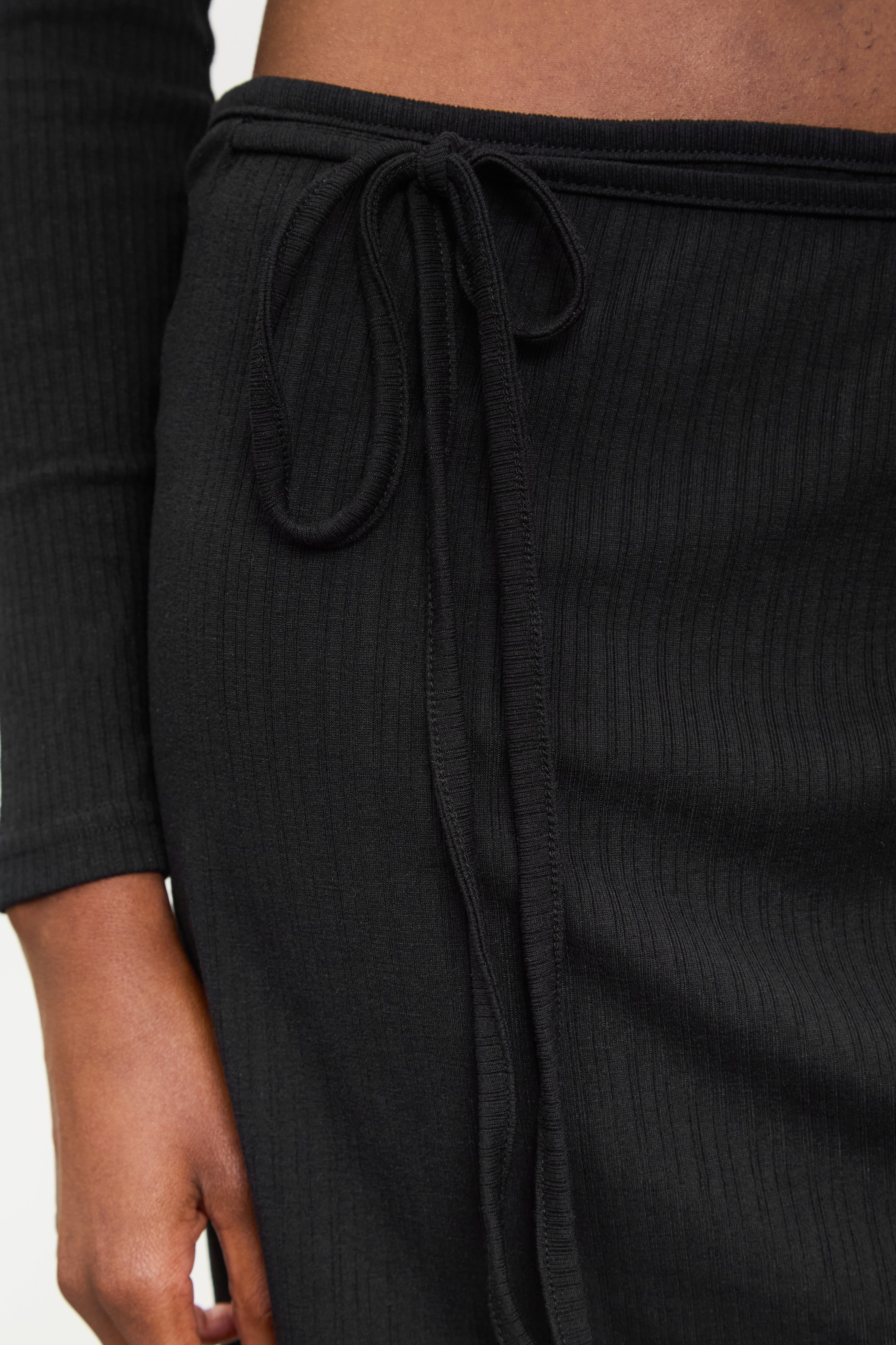 Black ribbed tie waist skirt_3