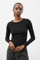 Black ruffle trim ribbed top_1