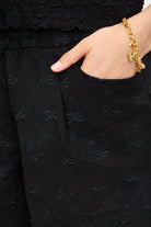 Black scalloped hem shorts_3