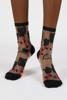 Black sheer bold climbing flower socks_3