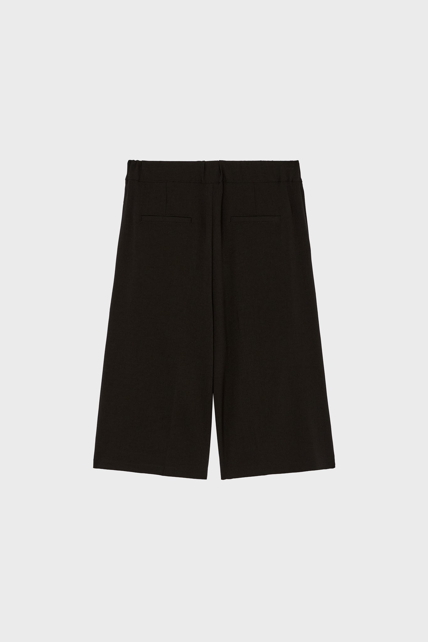 Black smart pleated tailored shorts_2