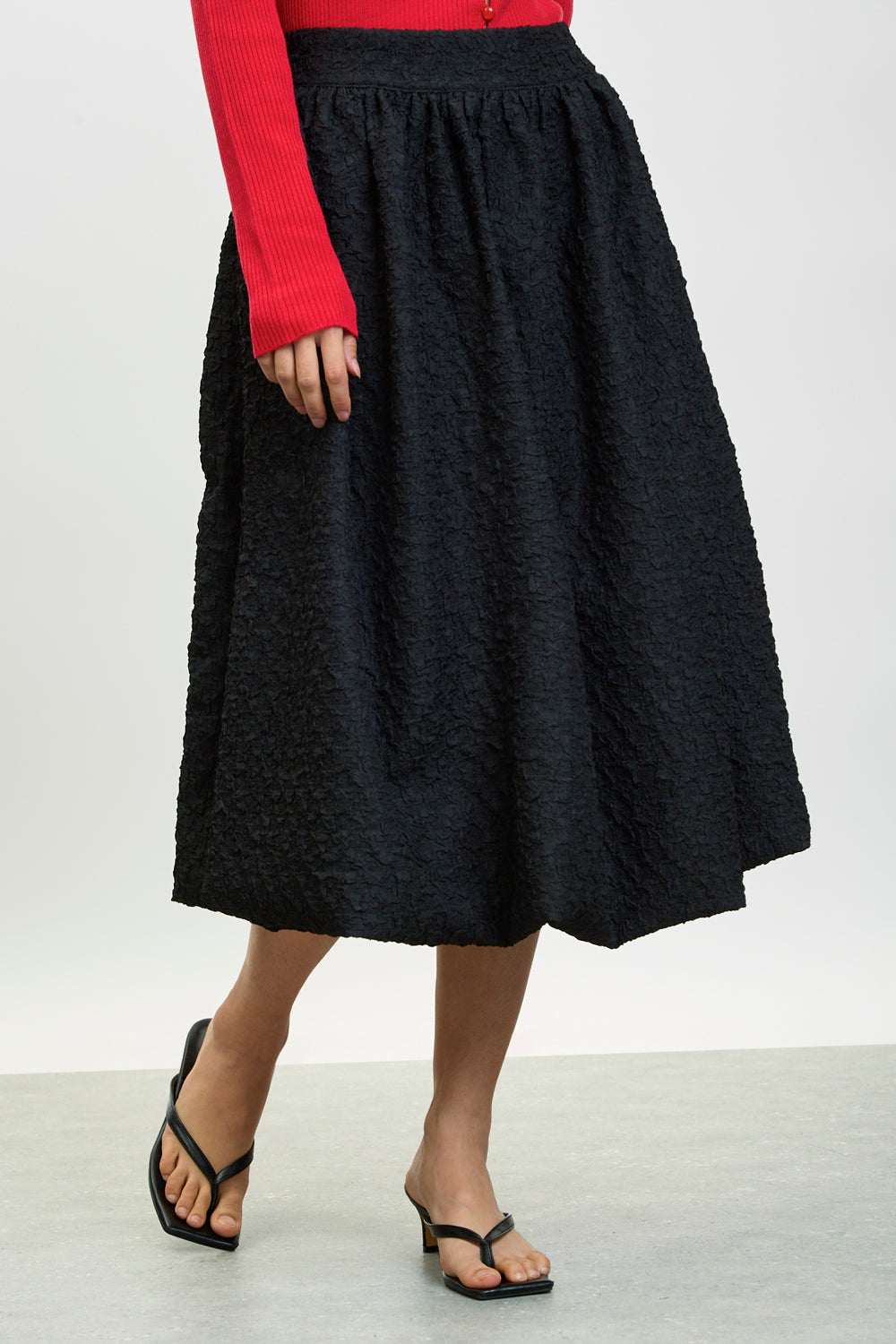 Black textured midi bubble skirt_1