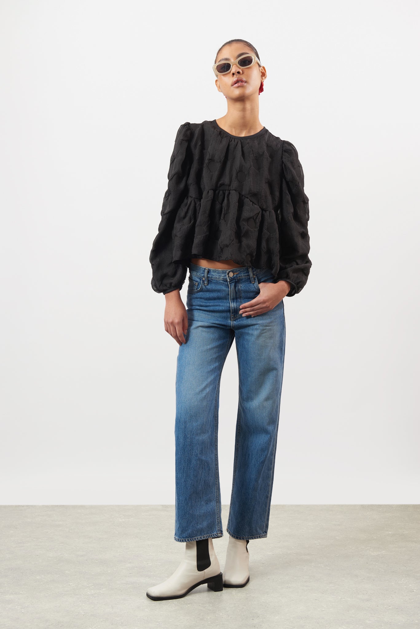 Black textured round neck blouse_4