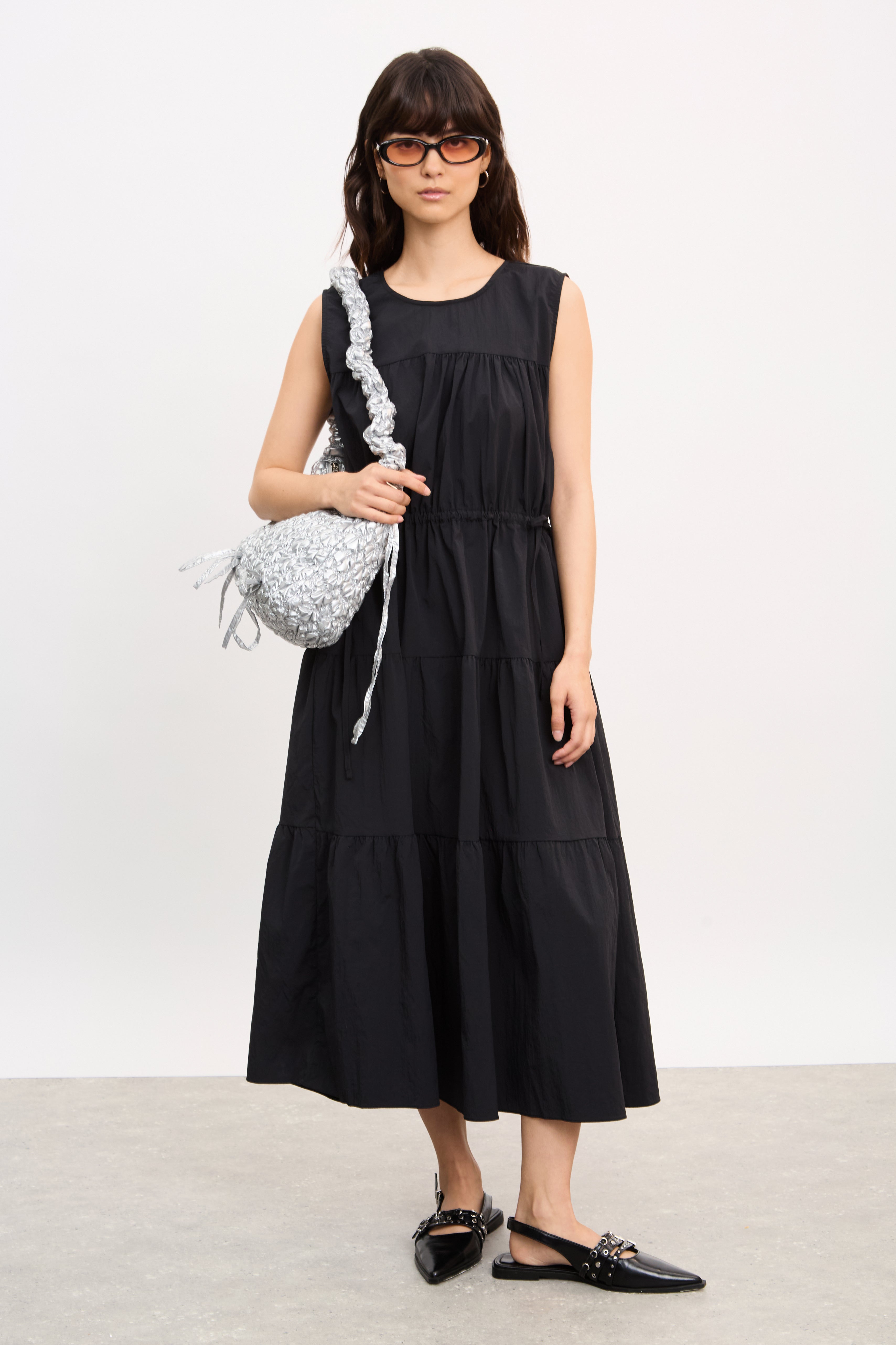 Black tiered cinch waist sleeveless dress_1