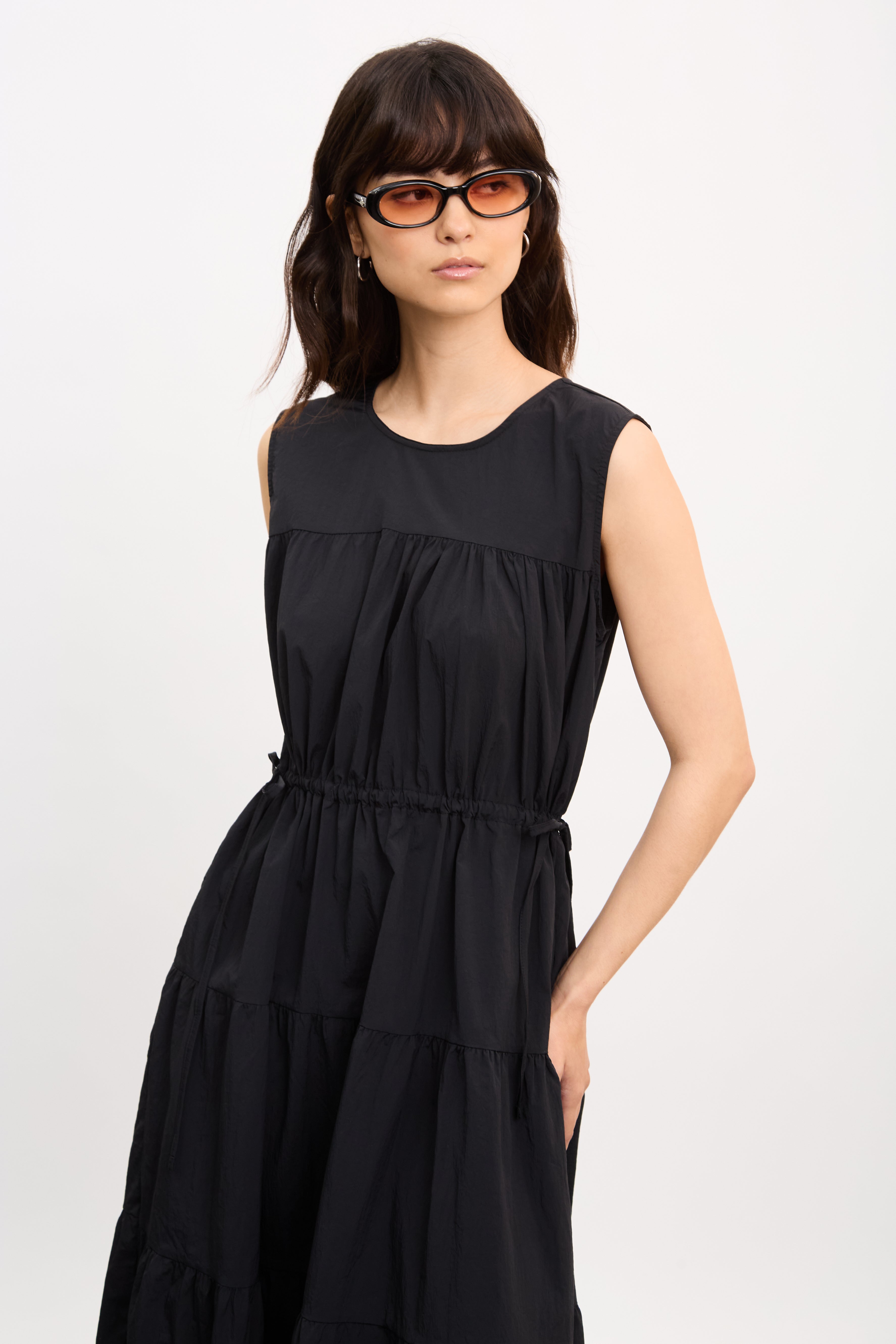 Black tiered cinch waist sleeveless dress_3