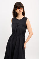Black tiered cinch waist sleeveless dress_3