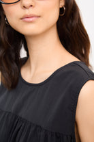 Black tiered cinch waist sleeveless dress_4