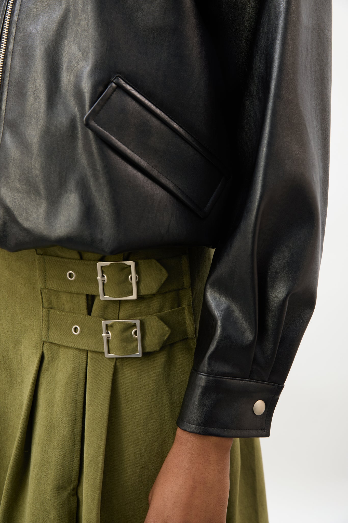 Black vegan leather contrast collar jacket_4