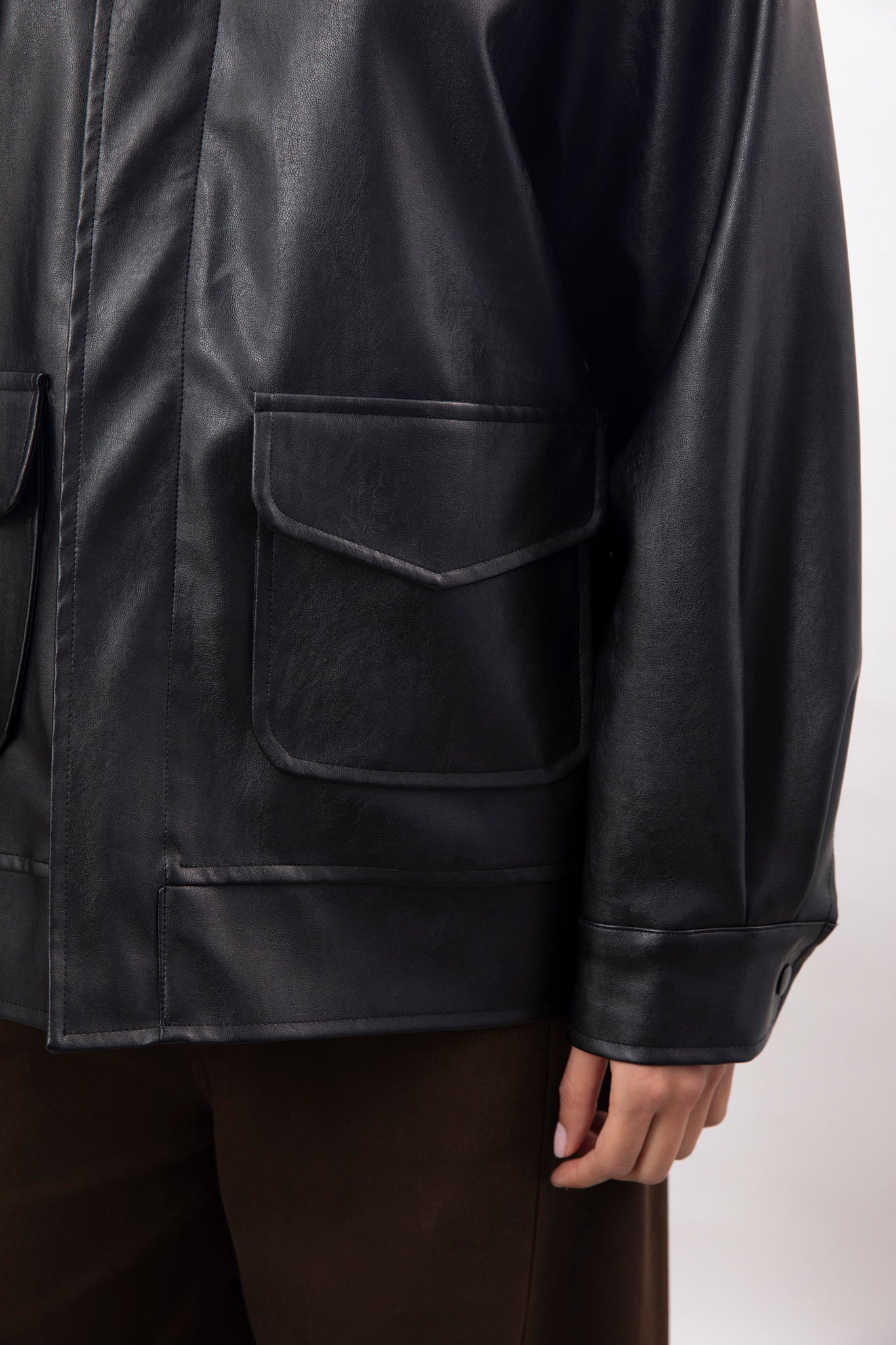 Black vegan leather long oversized jacket_5