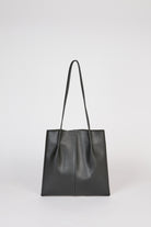 Black vegan leather pinched strap tote bag_2