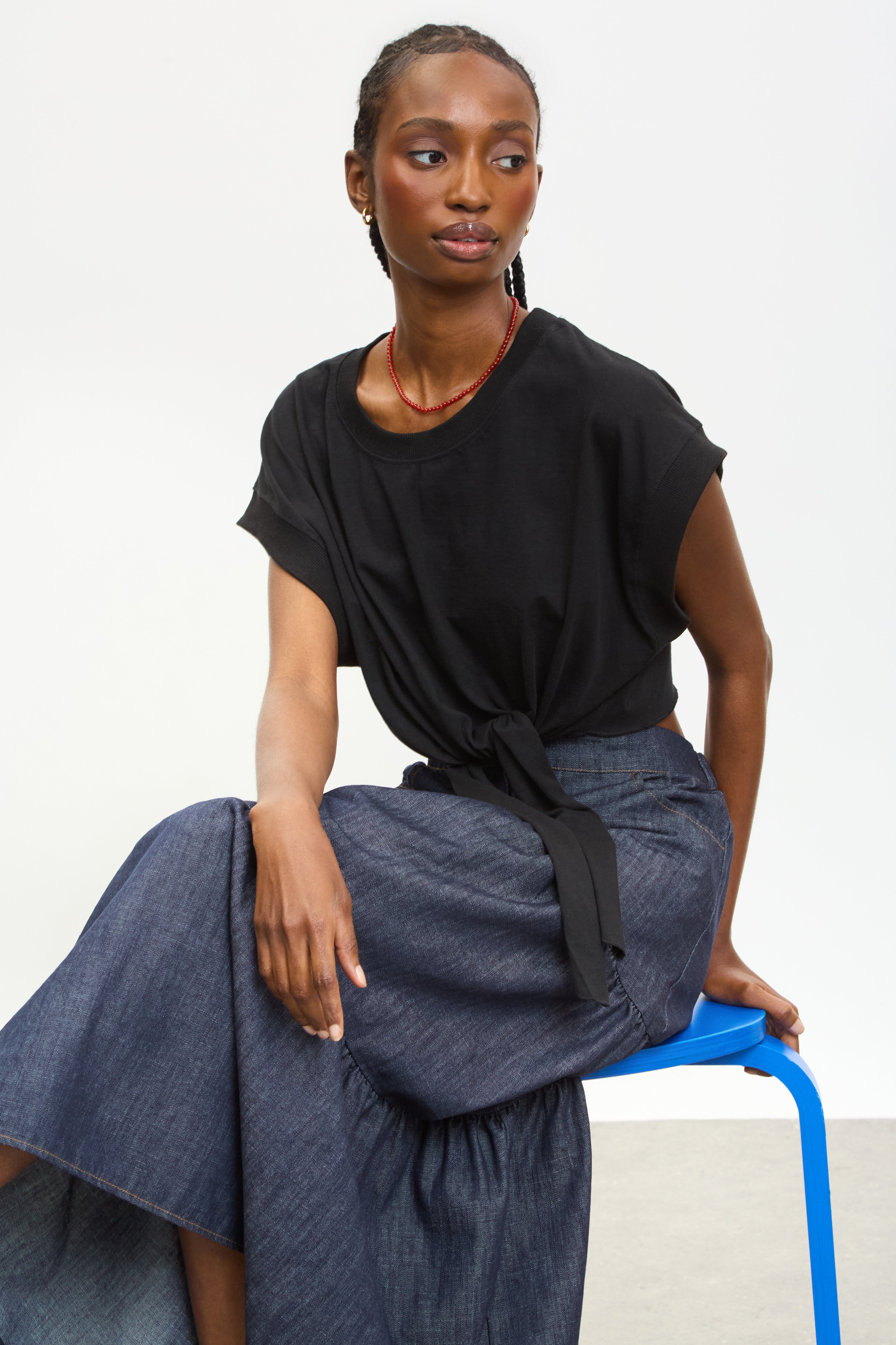 Black waist sleeveless tee_5