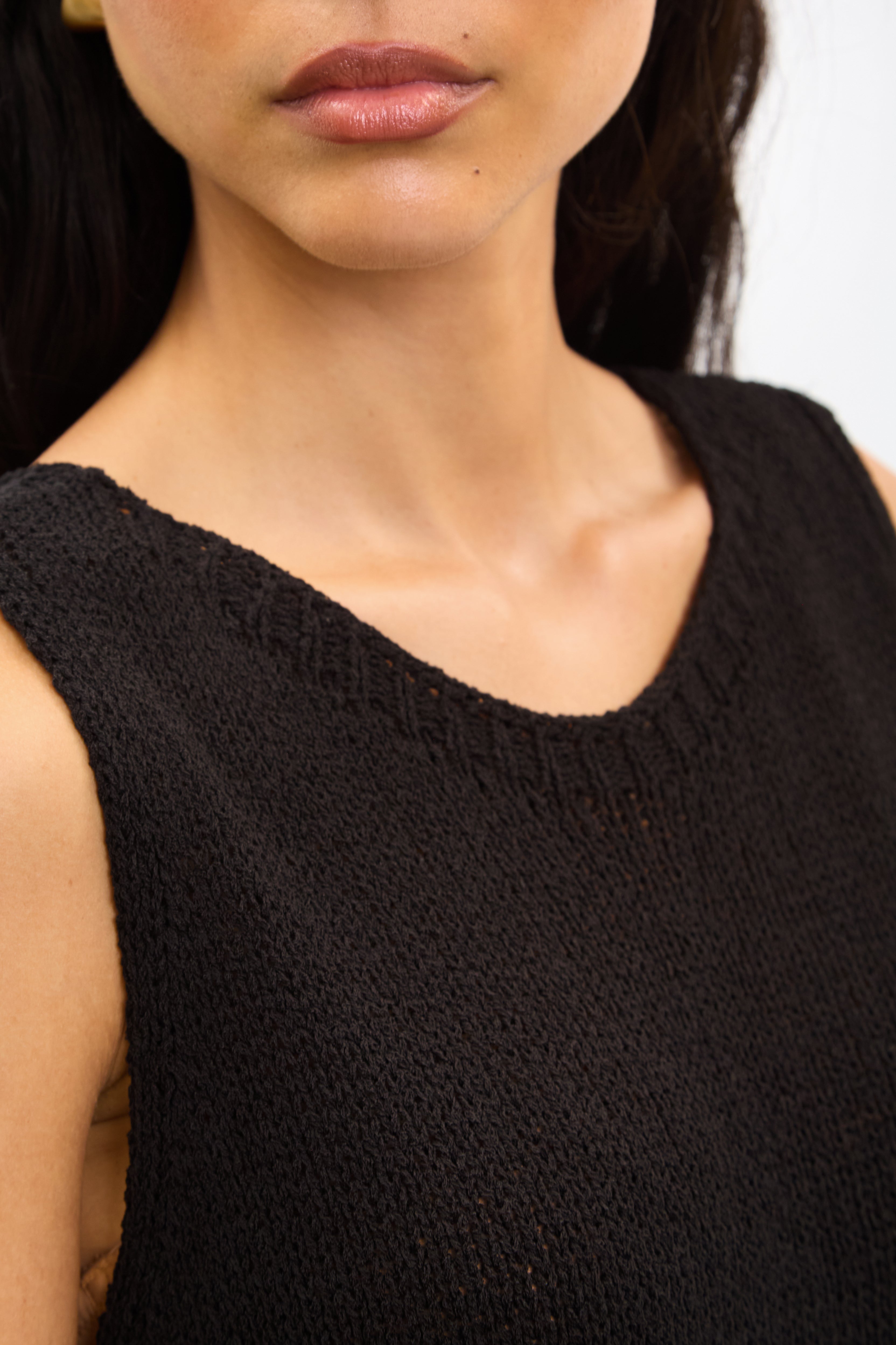 Black wide neck knit tank_3