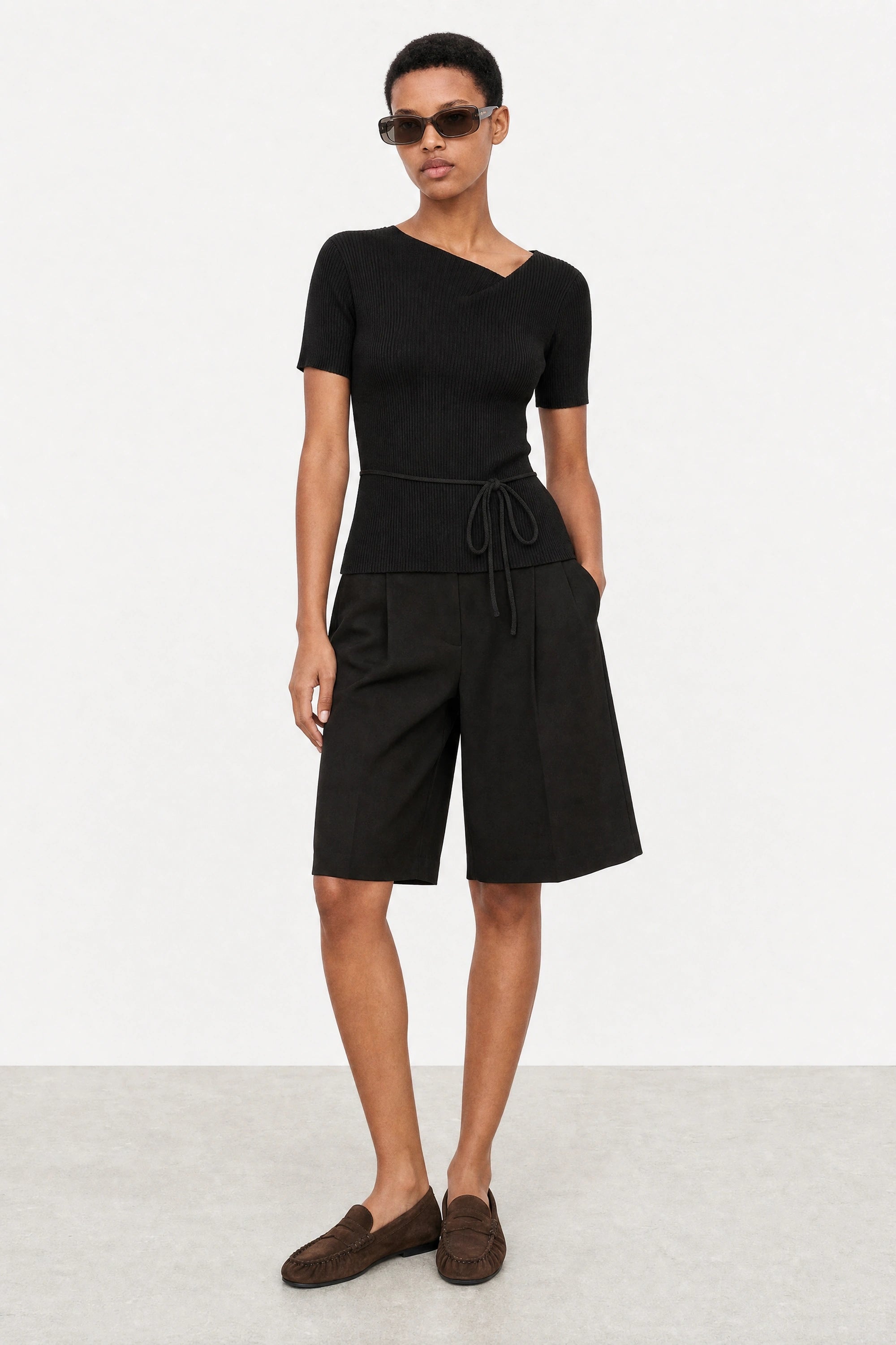 Black ribbed asymmetric neckline knit tee_4
