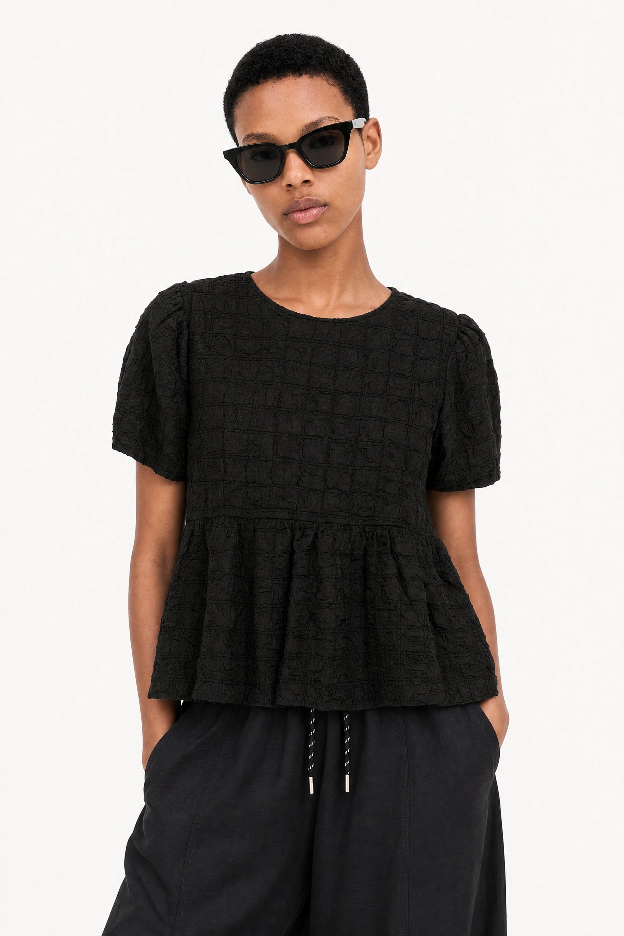 Black textured puff short sleeve tiered blouse_1