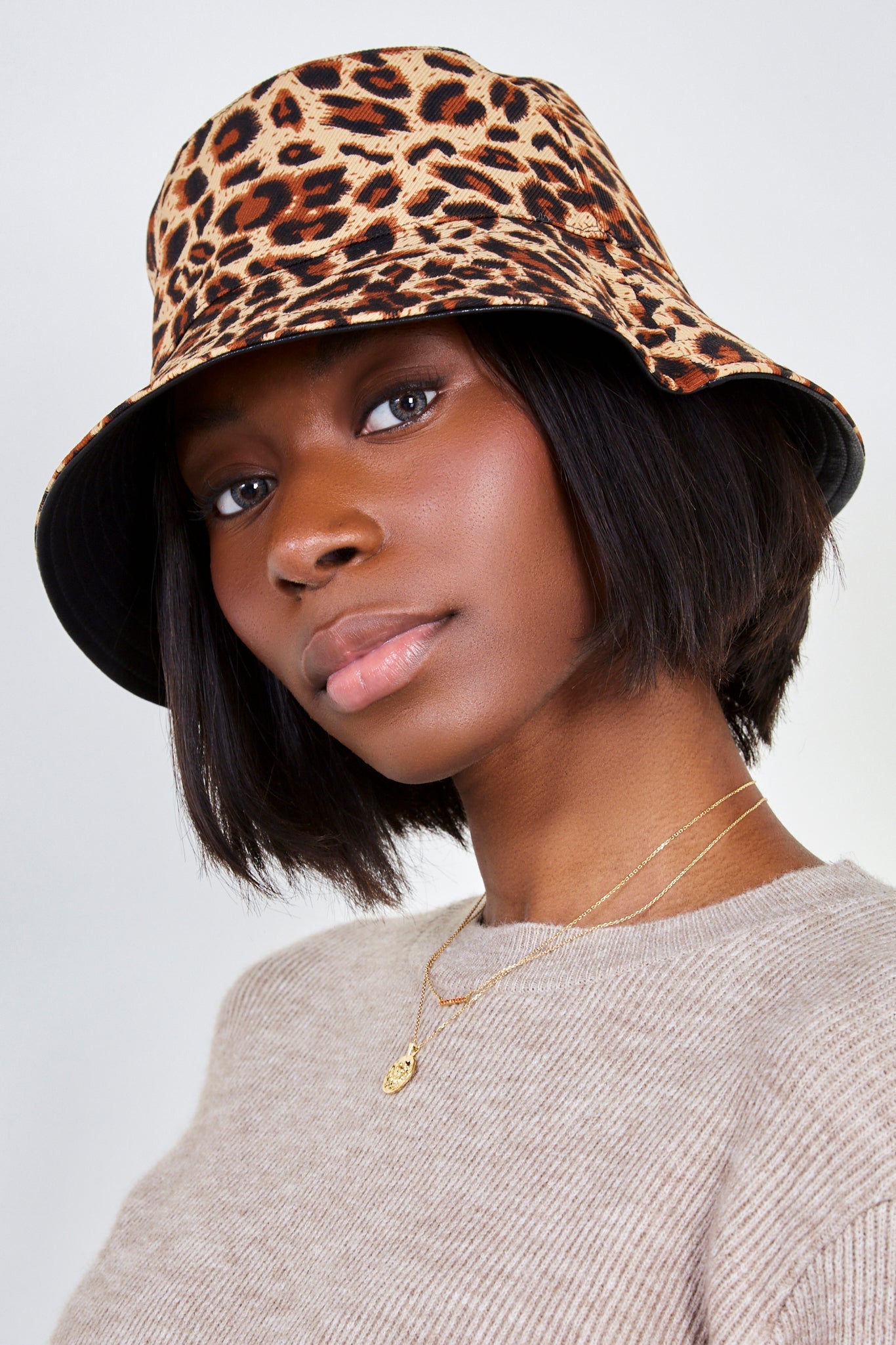 Black and leopard print reversible bucket hat