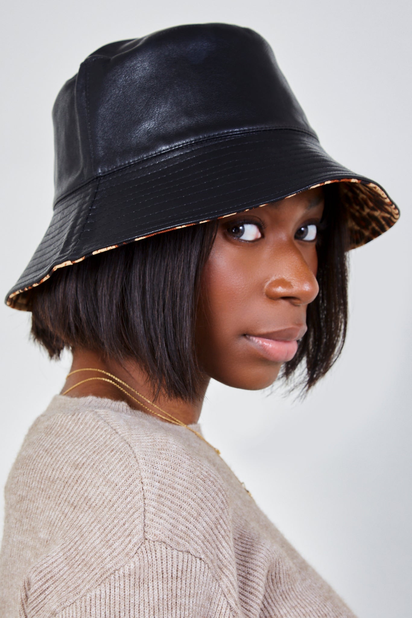 Black and leopard print reversible bucket hat