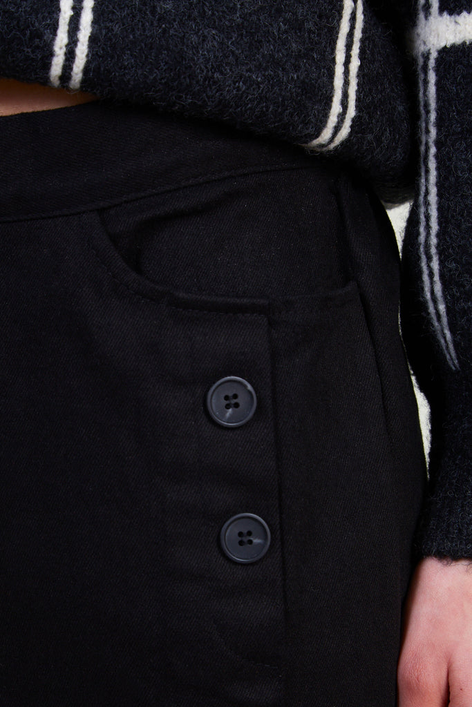 Black button detail wide leg trousers_4