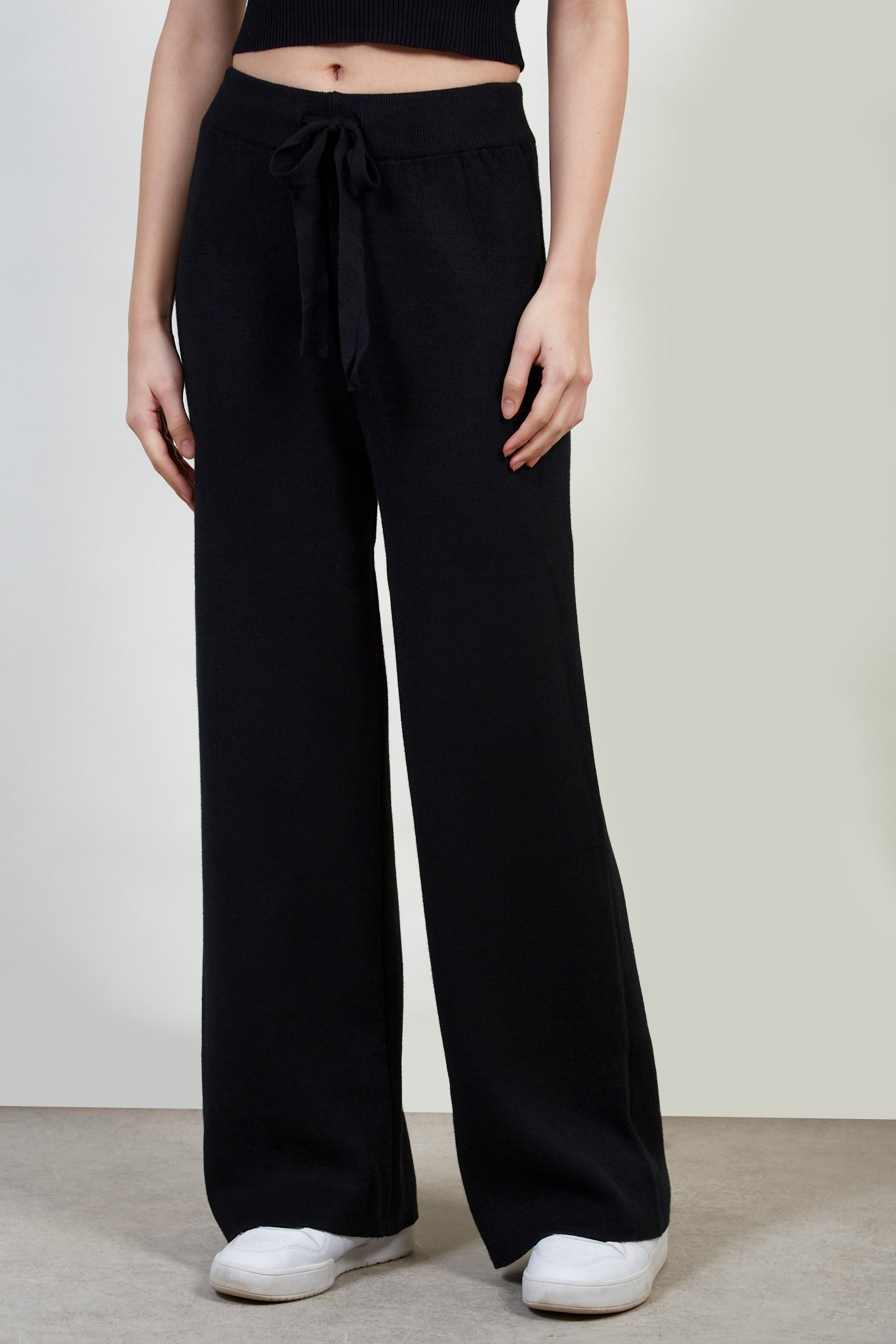 Black fuzzy lined thick knit trousers_1