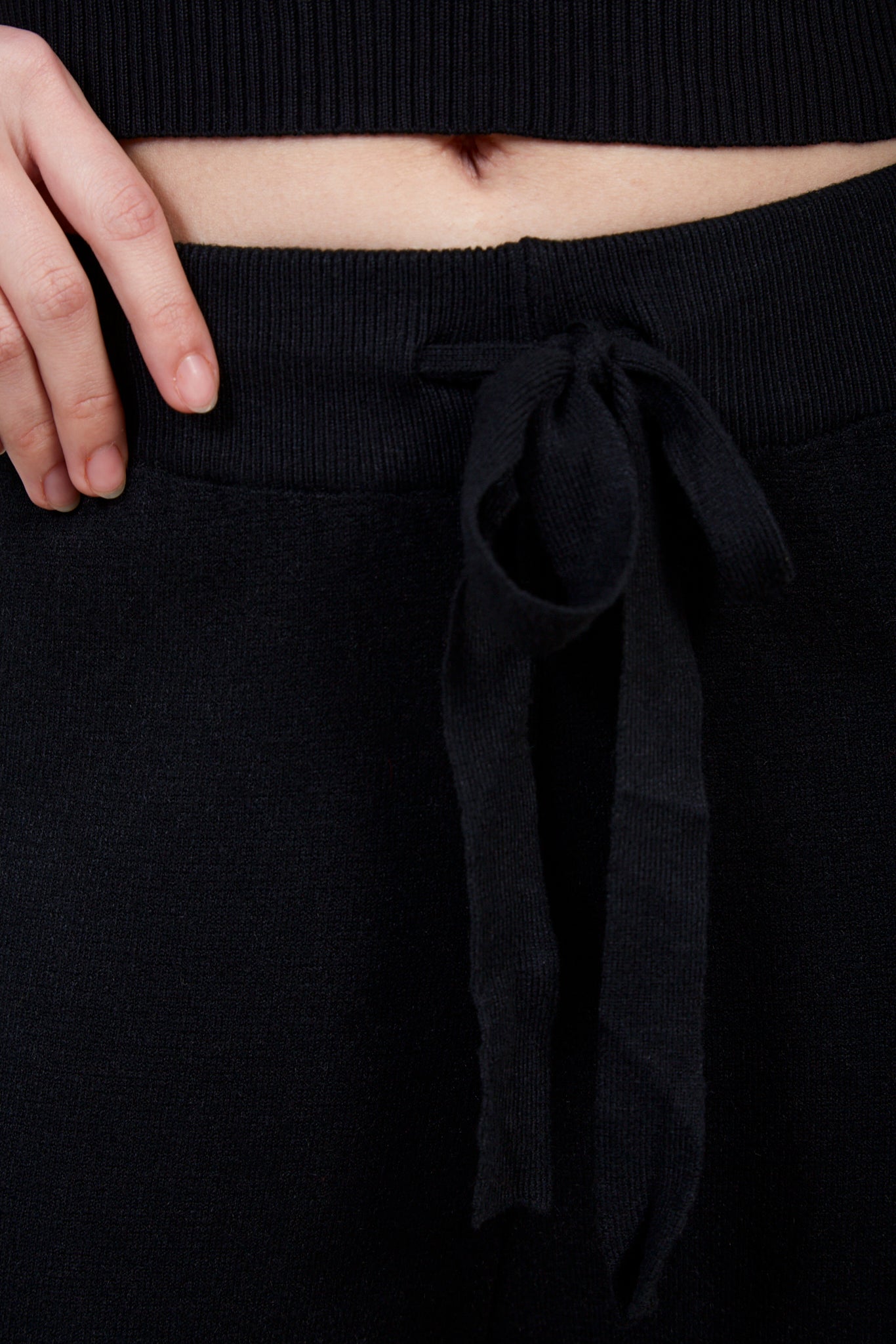 Black fuzzy lined thick knit trousers_4