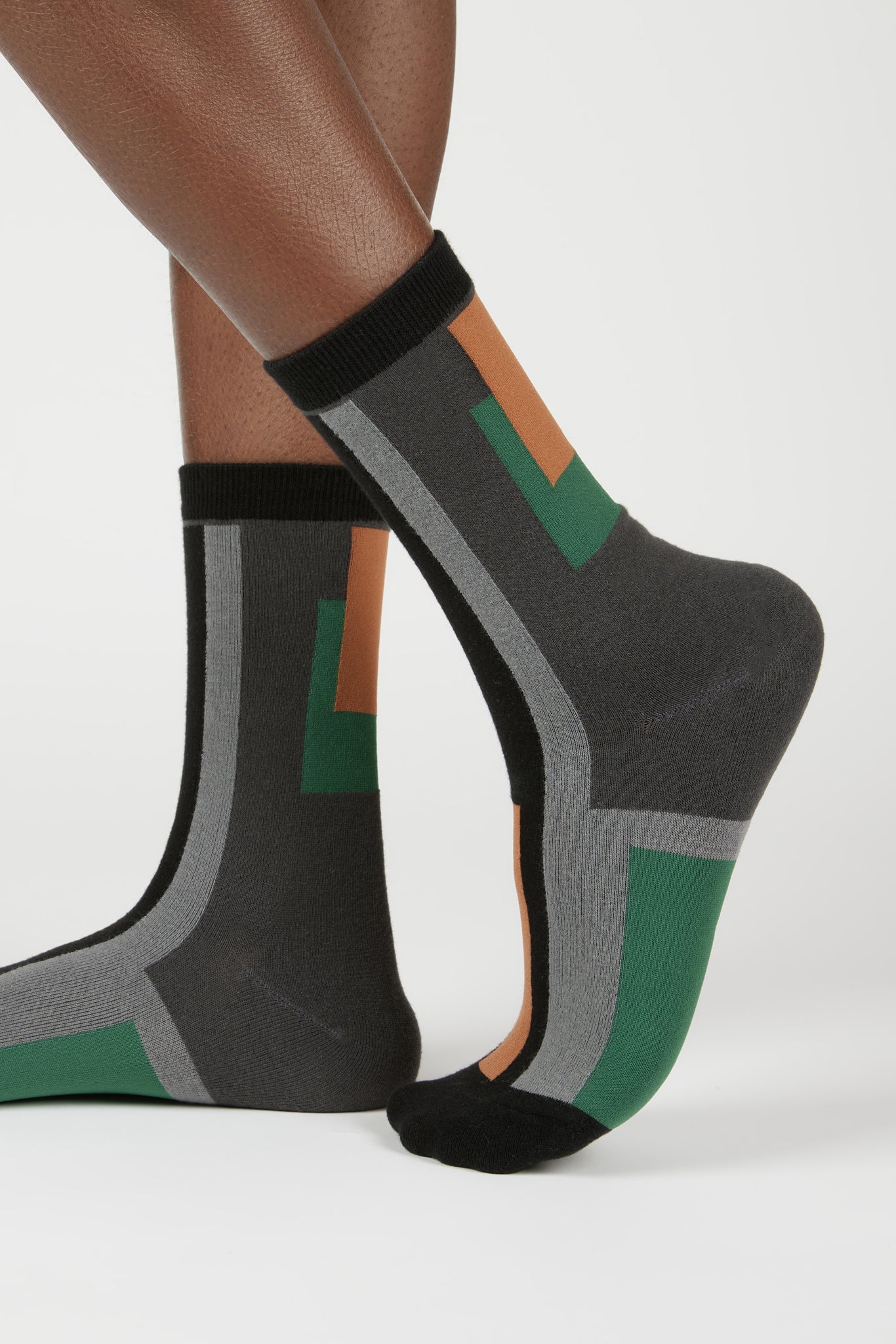 Black geometric blocks socks_1
