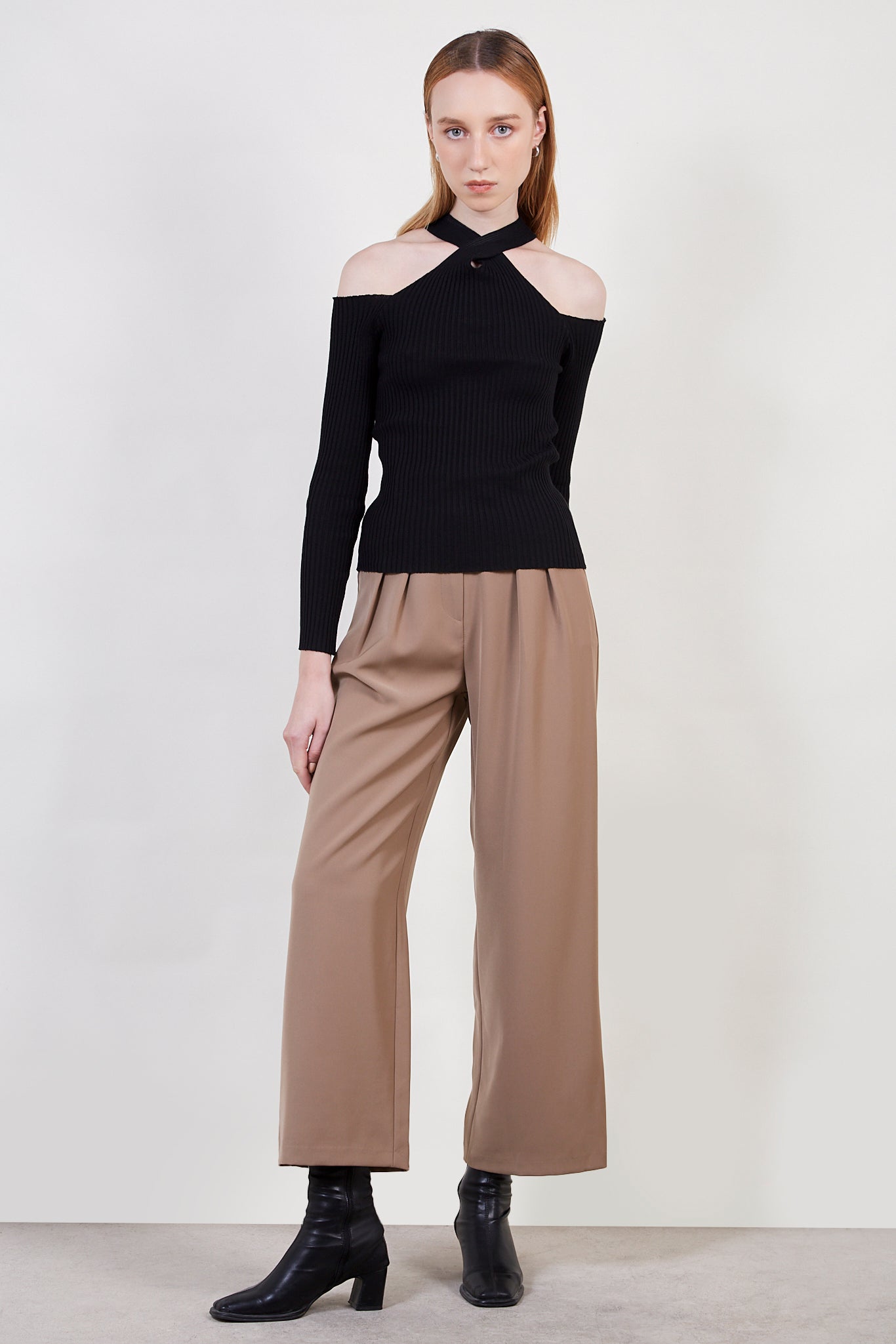 Black ribbed halter neck knit top_4