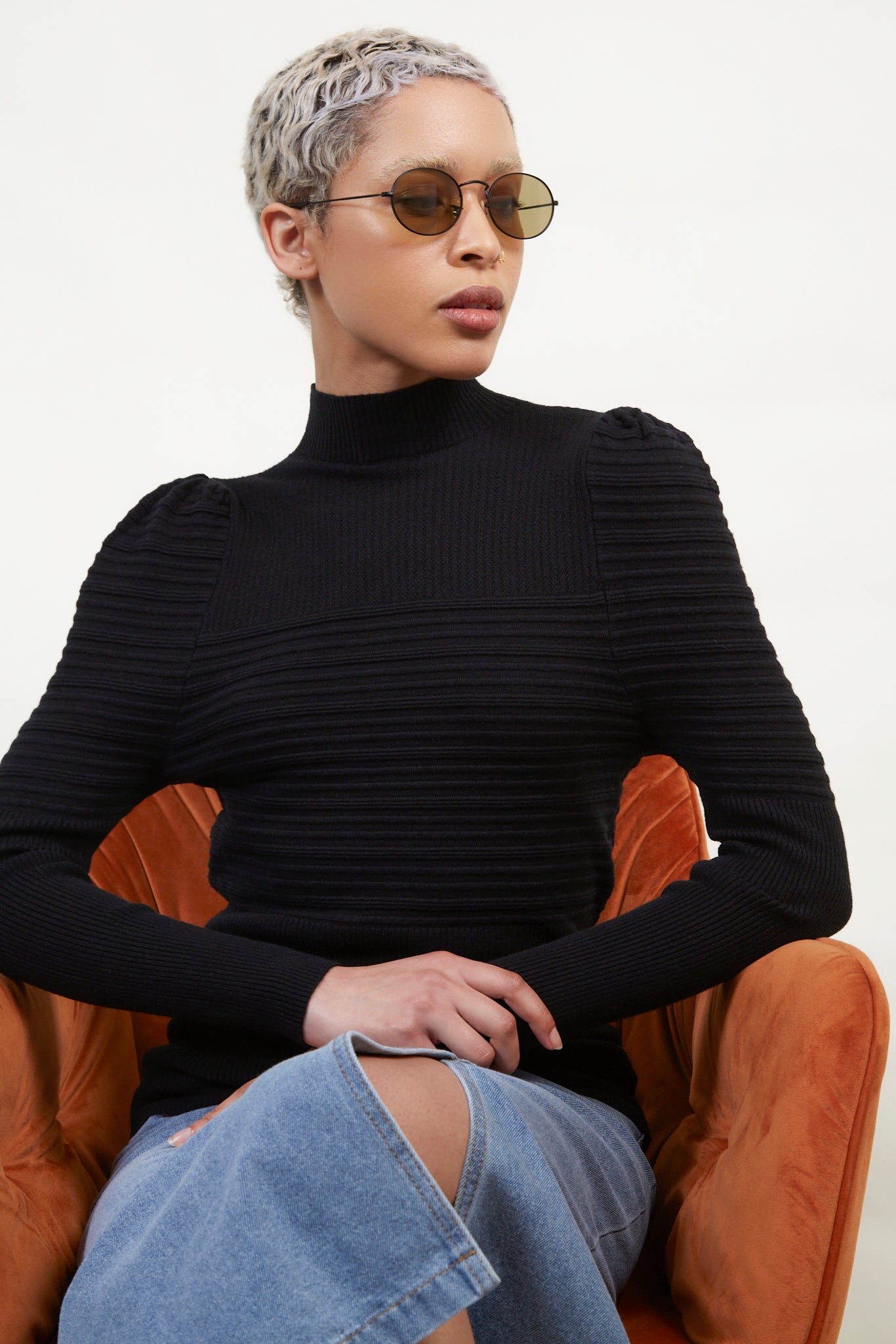 Black ribbed puff sleeve knit top_5
