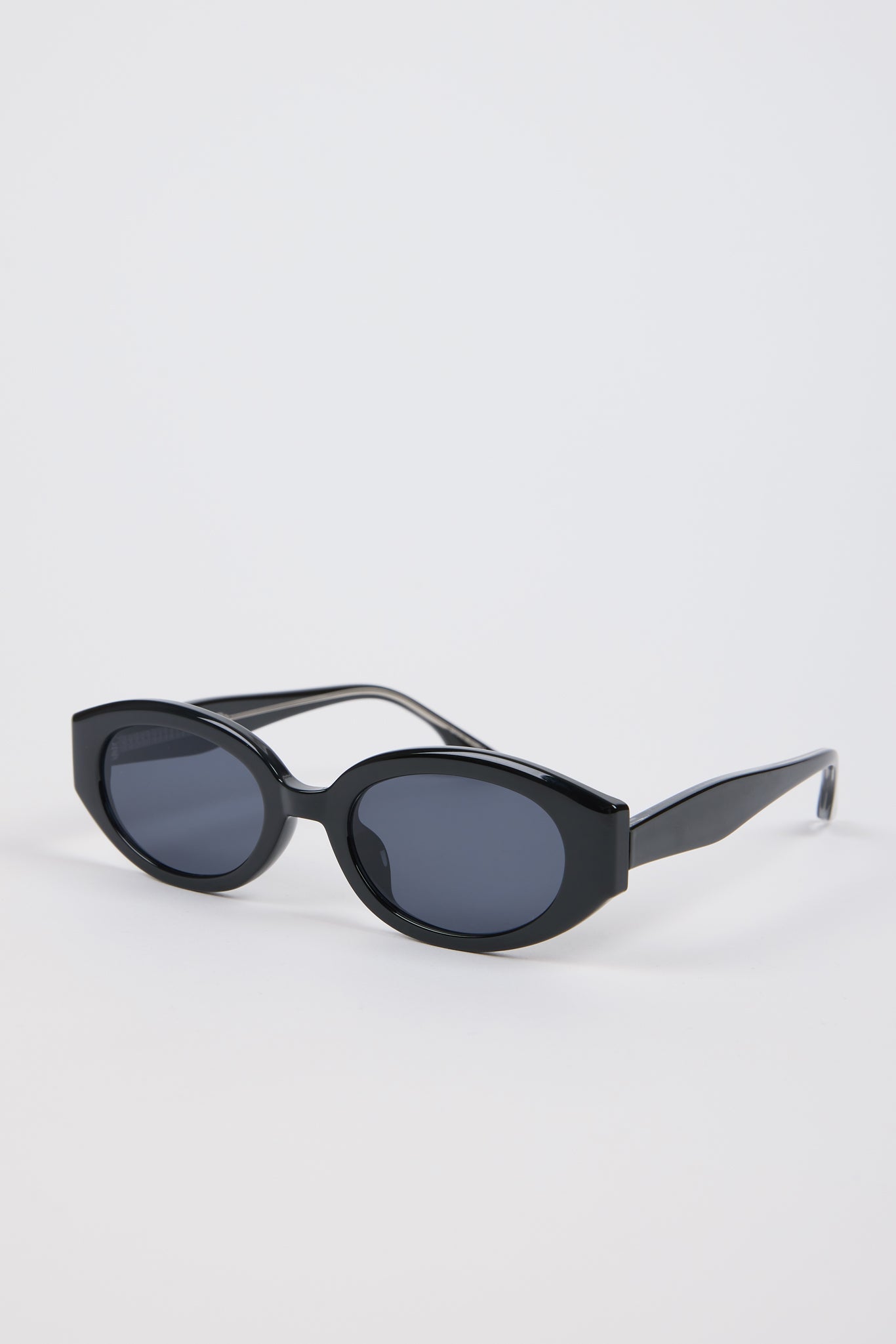 Black rounded oval sunglasses