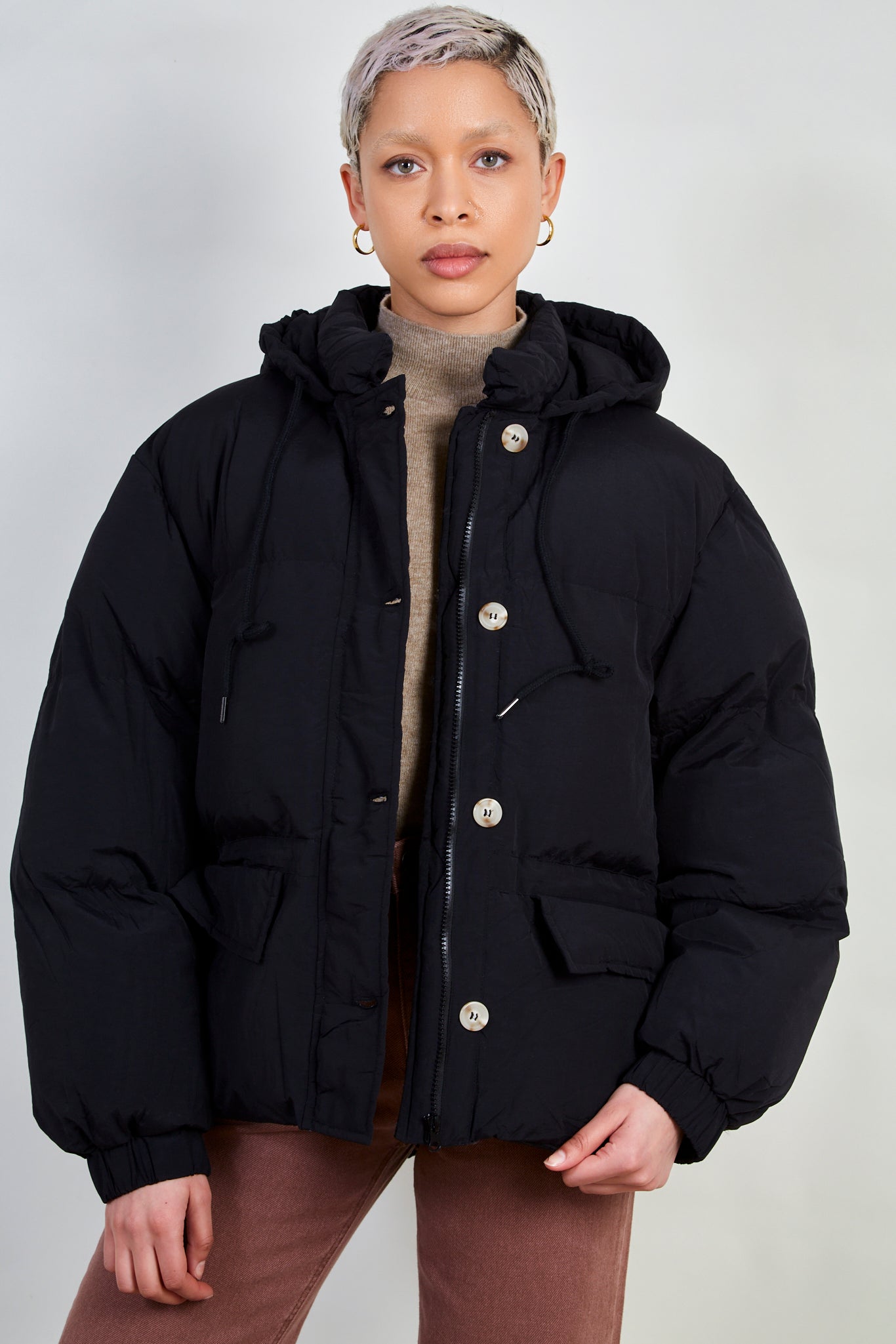 Black short hooded puffer jacket_5