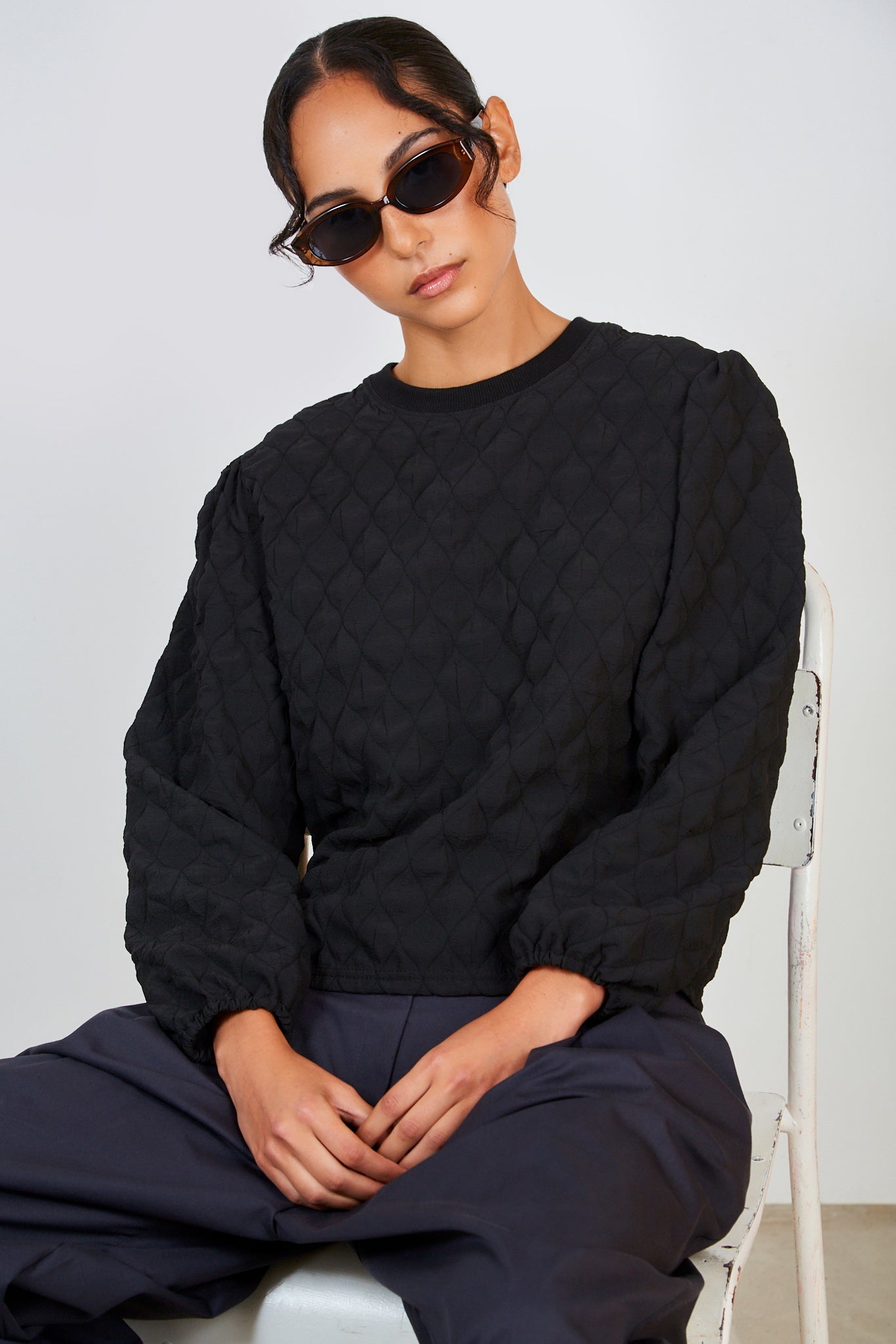 Black textured bubble long sleeved top_5