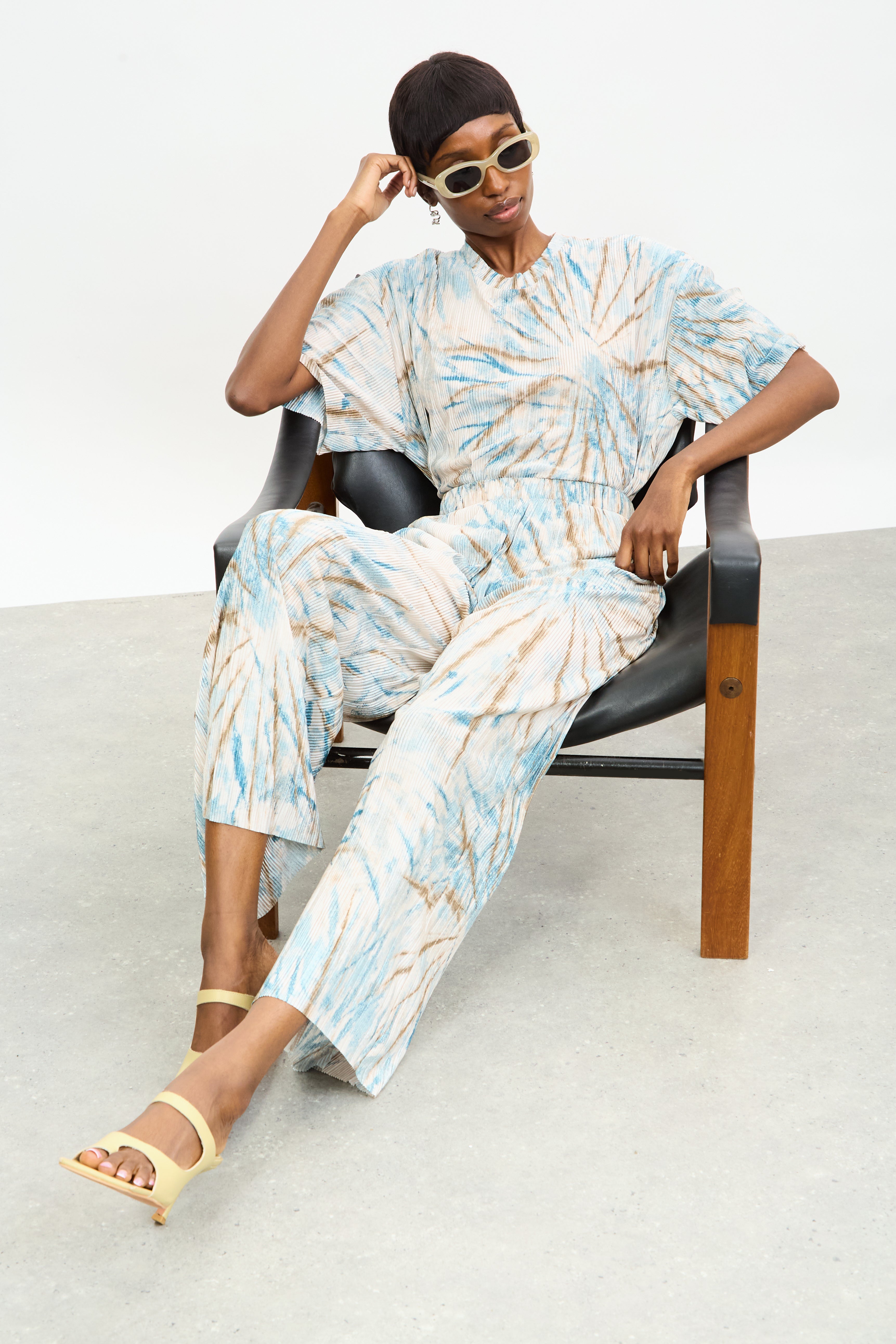 Blue and brown tie dye print ribbed trousers_5