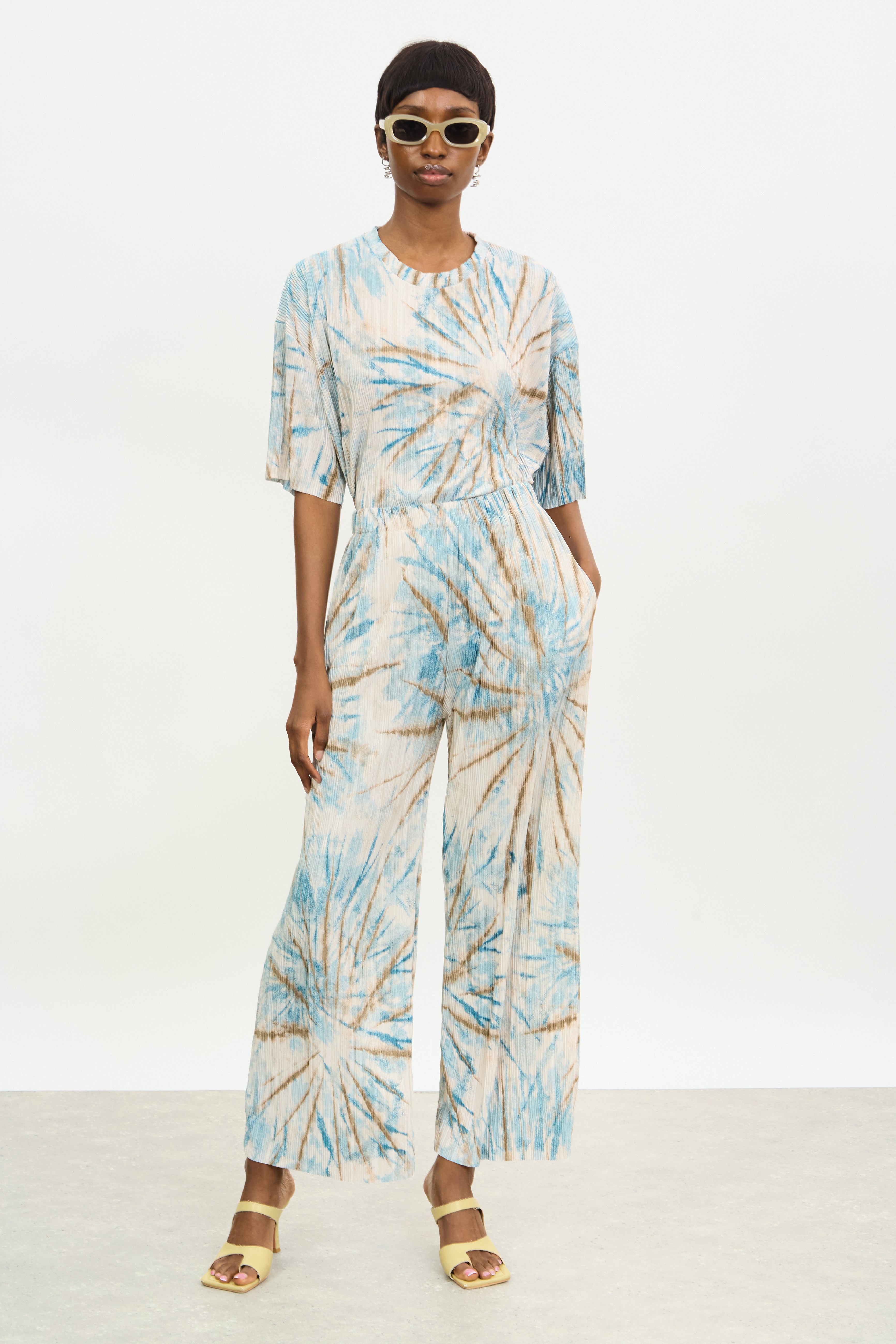 Blue and brown tie dye print ribbed trousers_4