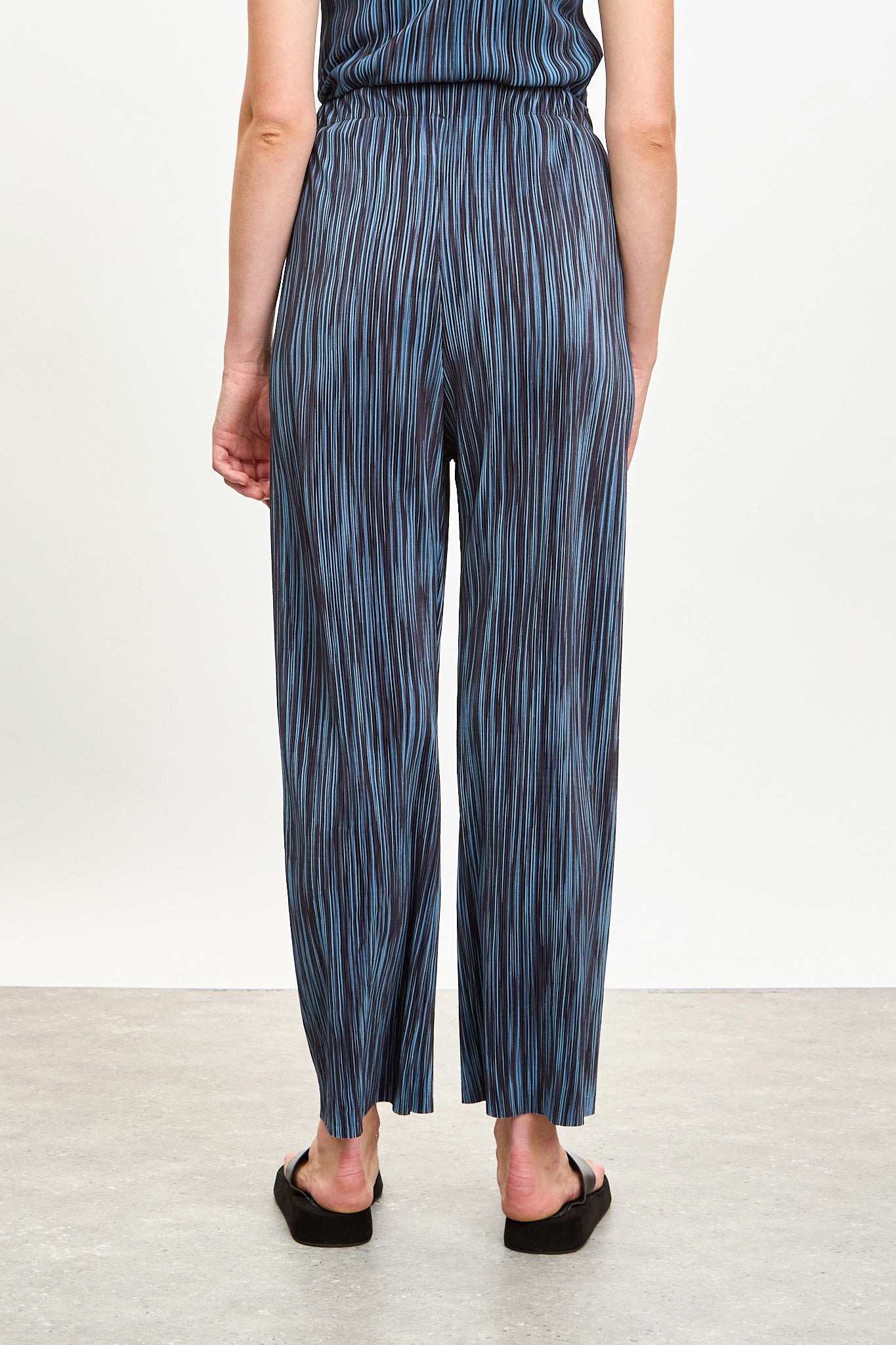 Blue and grey micro ribbed pleated trousers_2