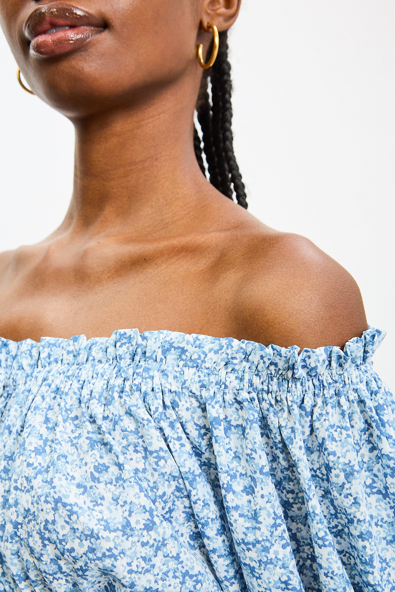 Blue and ivory ditsy floral off shoulder midi dress_4