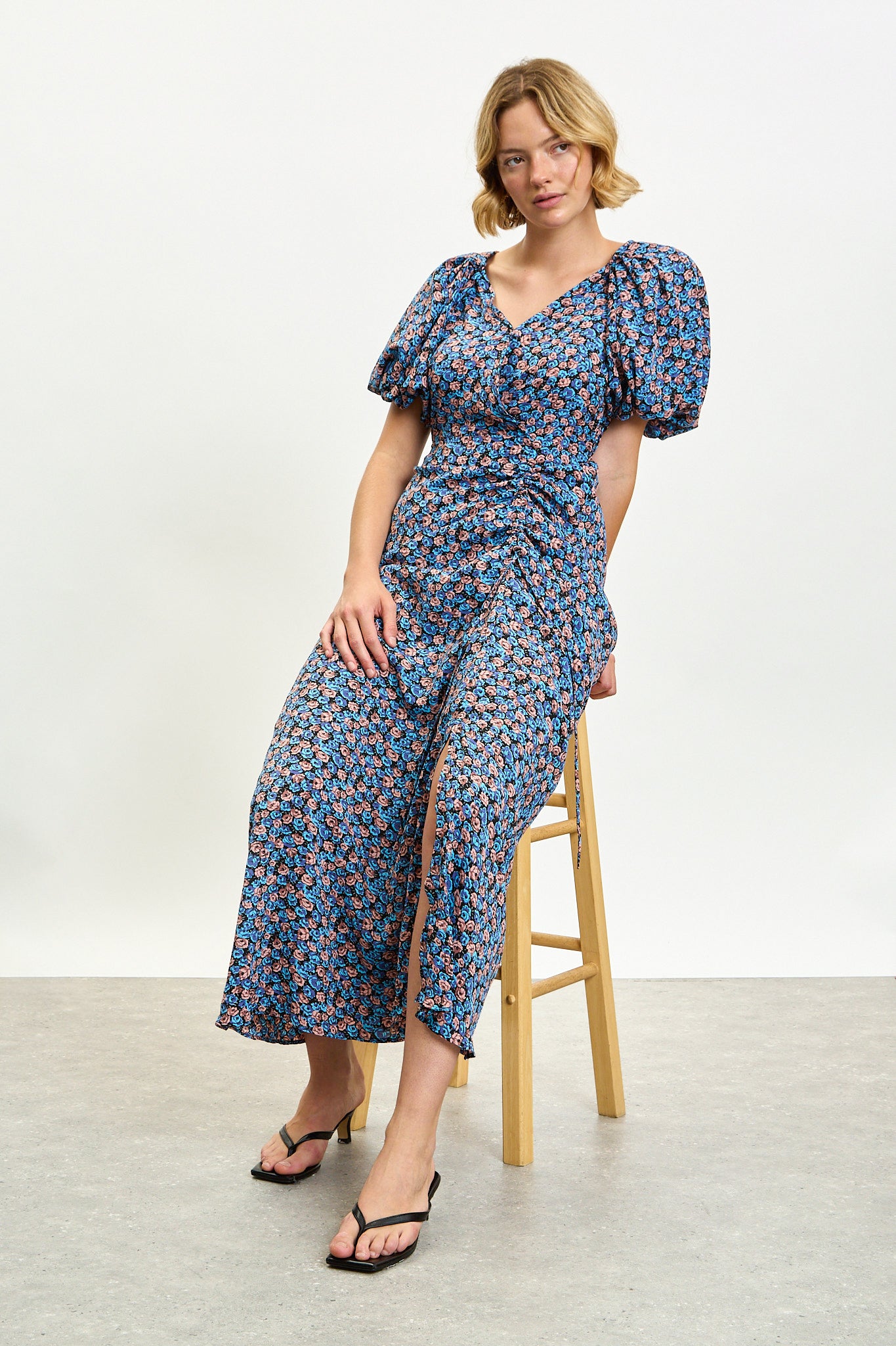 Blue and pink tiny rose print puff sleeve midi dress_5