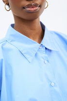 Blue gathered shoulder short sleeved shirt_3