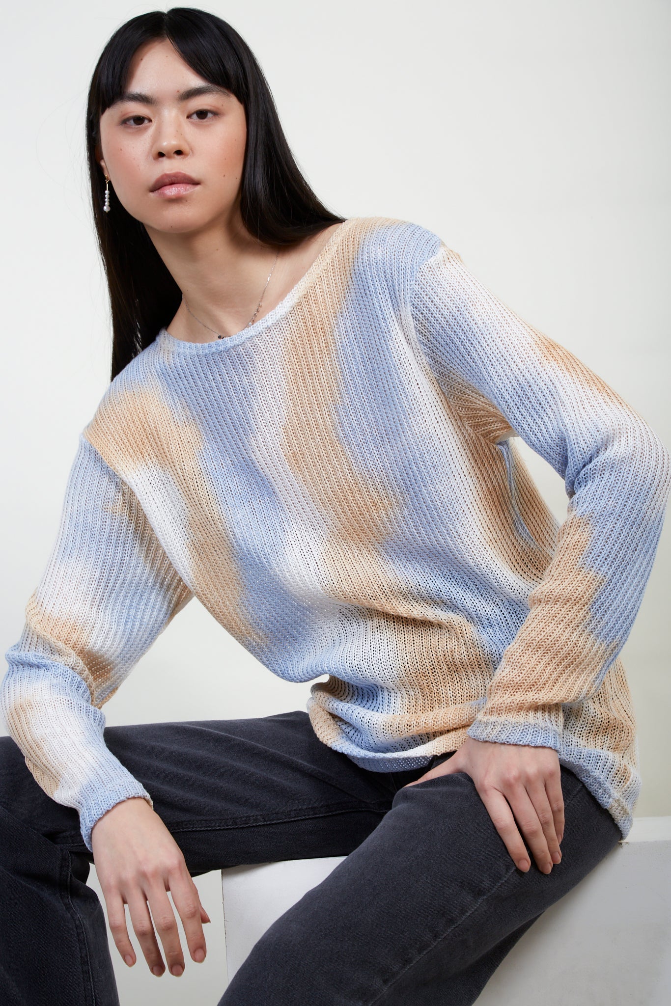 Blue and beige tie dye top_5